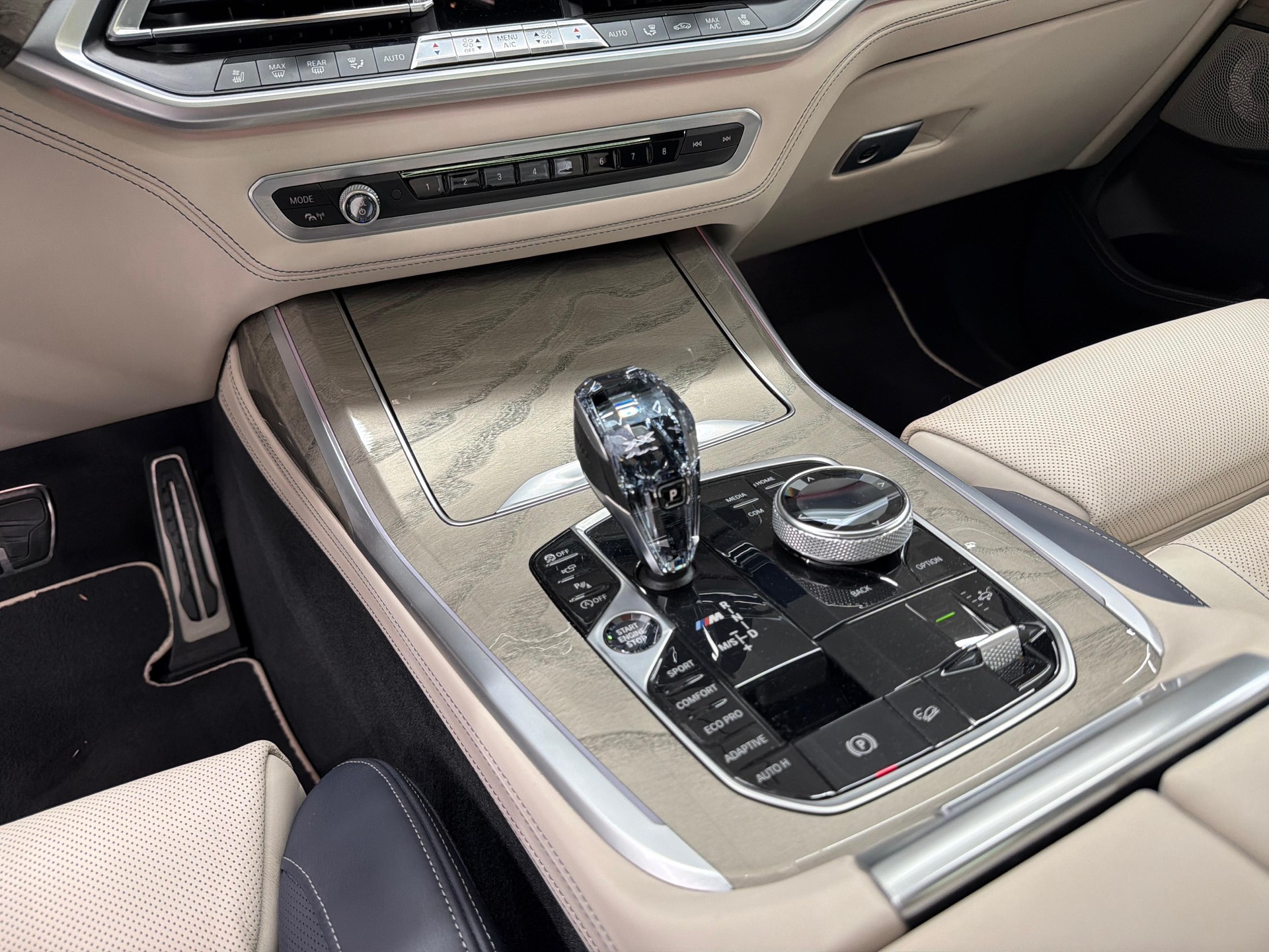 BMW X7 M50i-image-16
