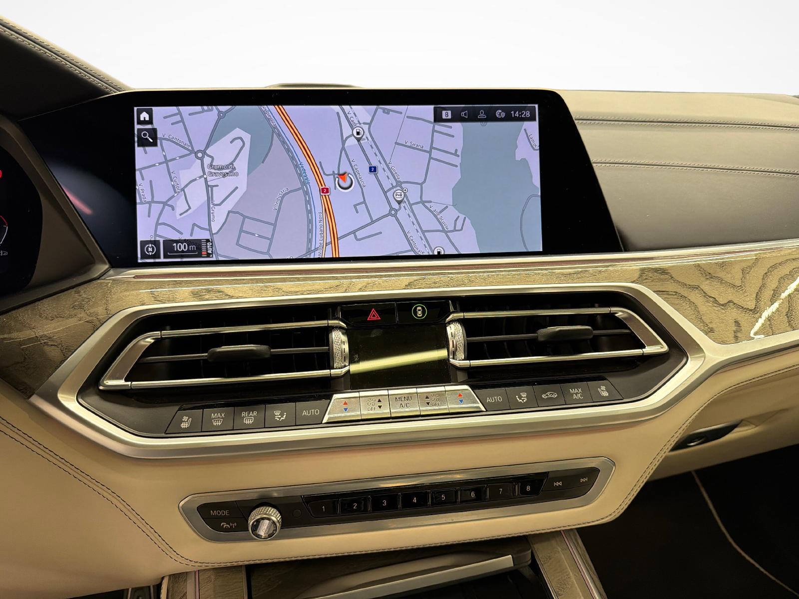 BMW X7 M50i-image-15