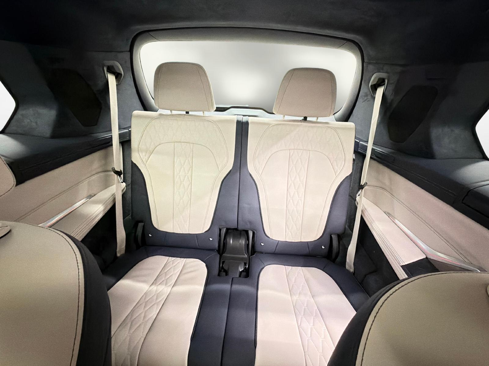 BMW X7 M50i-image-19