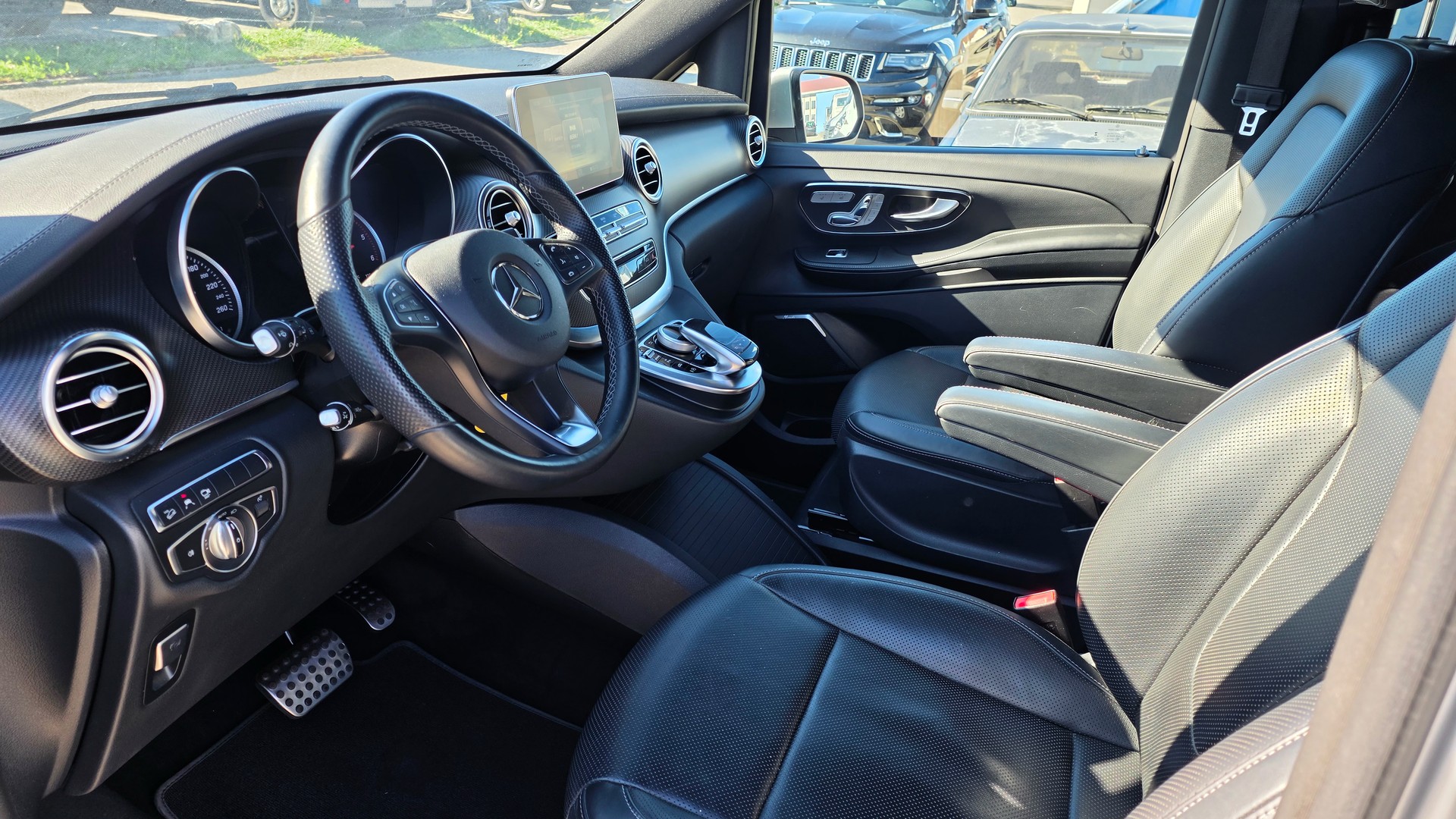 MERCEDES-BENZ V 250 d Avantgarde lang 4Matic 7G-Tronic-image-11