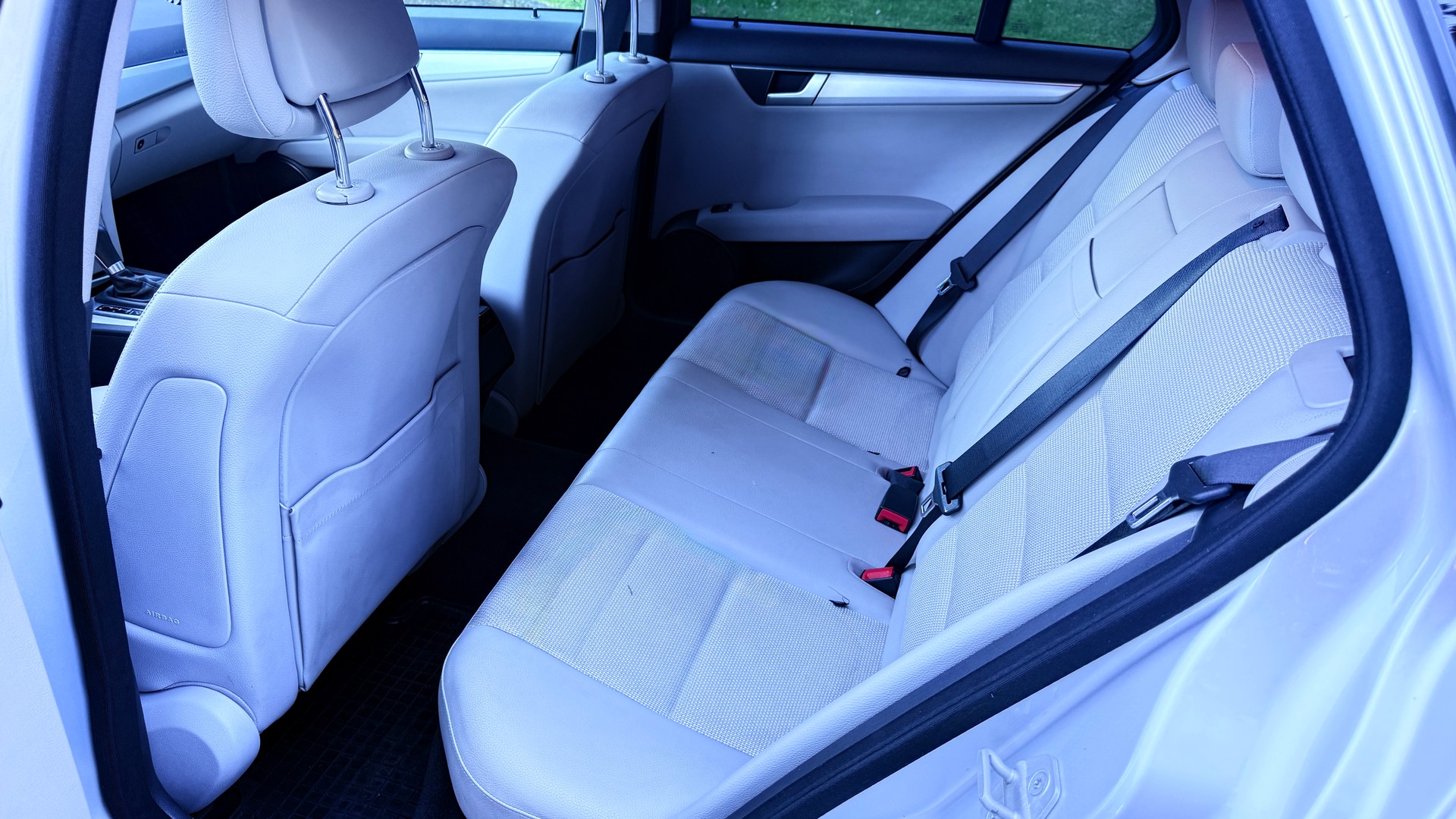 MERCEDES-BENZ C 180 Avantgarde 7G-Tronic-image-11