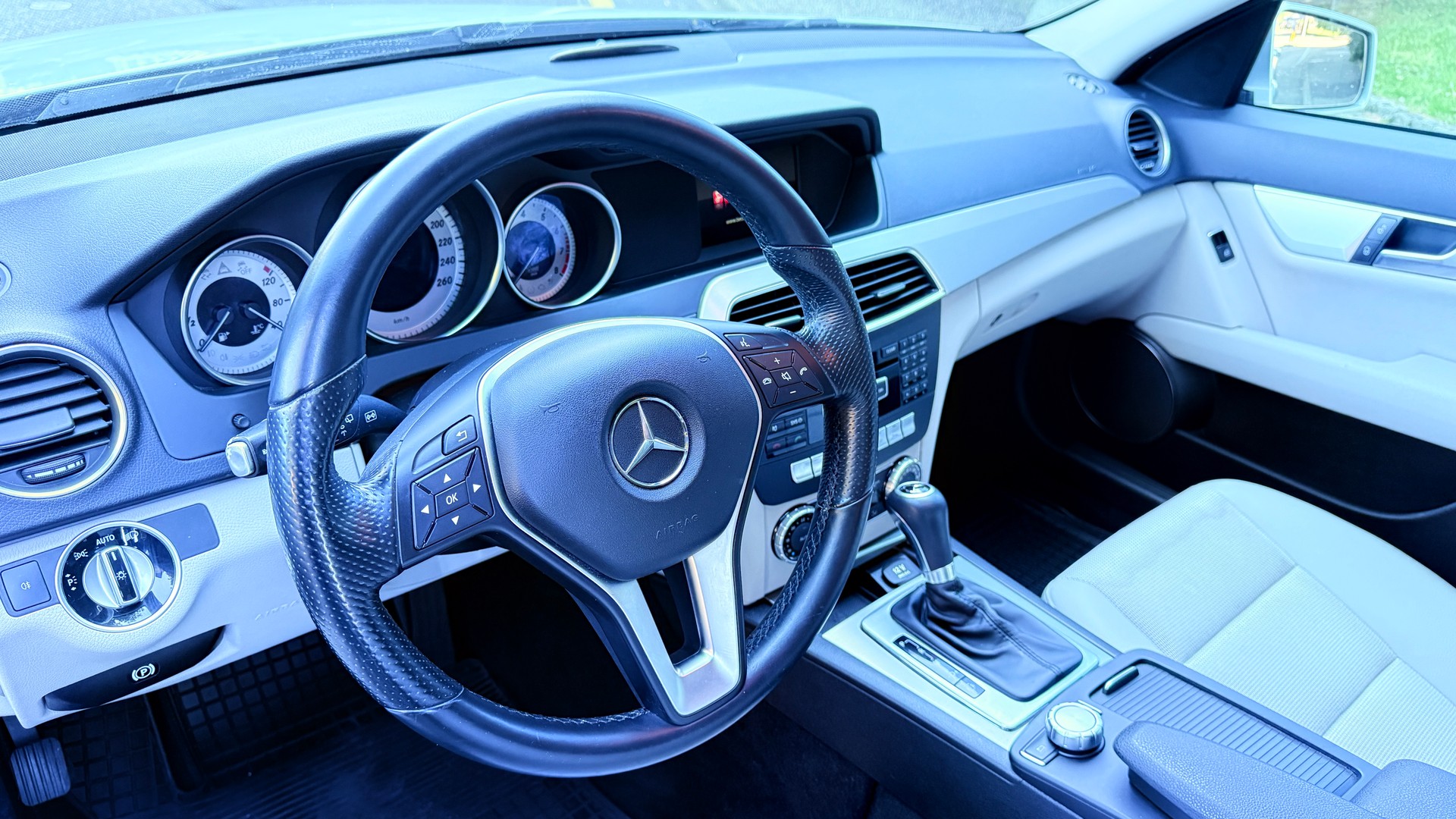 MERCEDES-BENZ C 180 Avantgarde 7G-Tronic-image-13