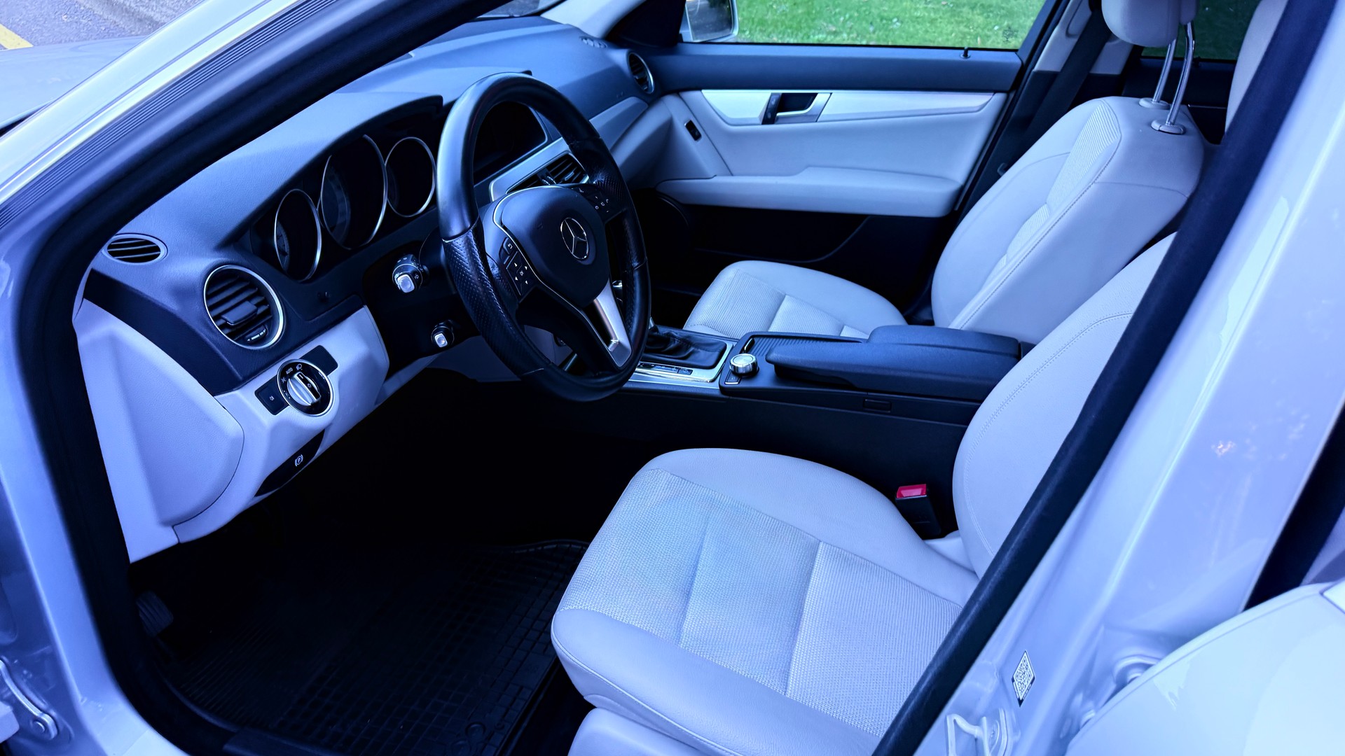 MERCEDES-BENZ C 180 Avantgarde 7G-Tronic-image-12
