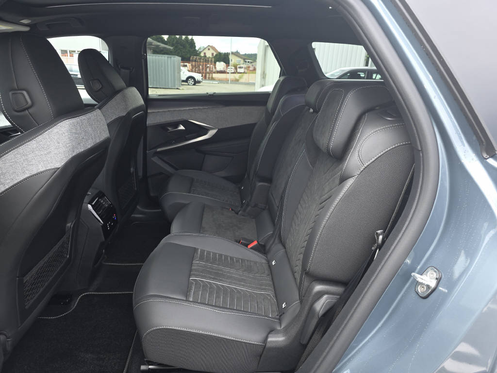 PEUGEOT 5008 1.6 PHEV 225 GT Exclusive-image-6