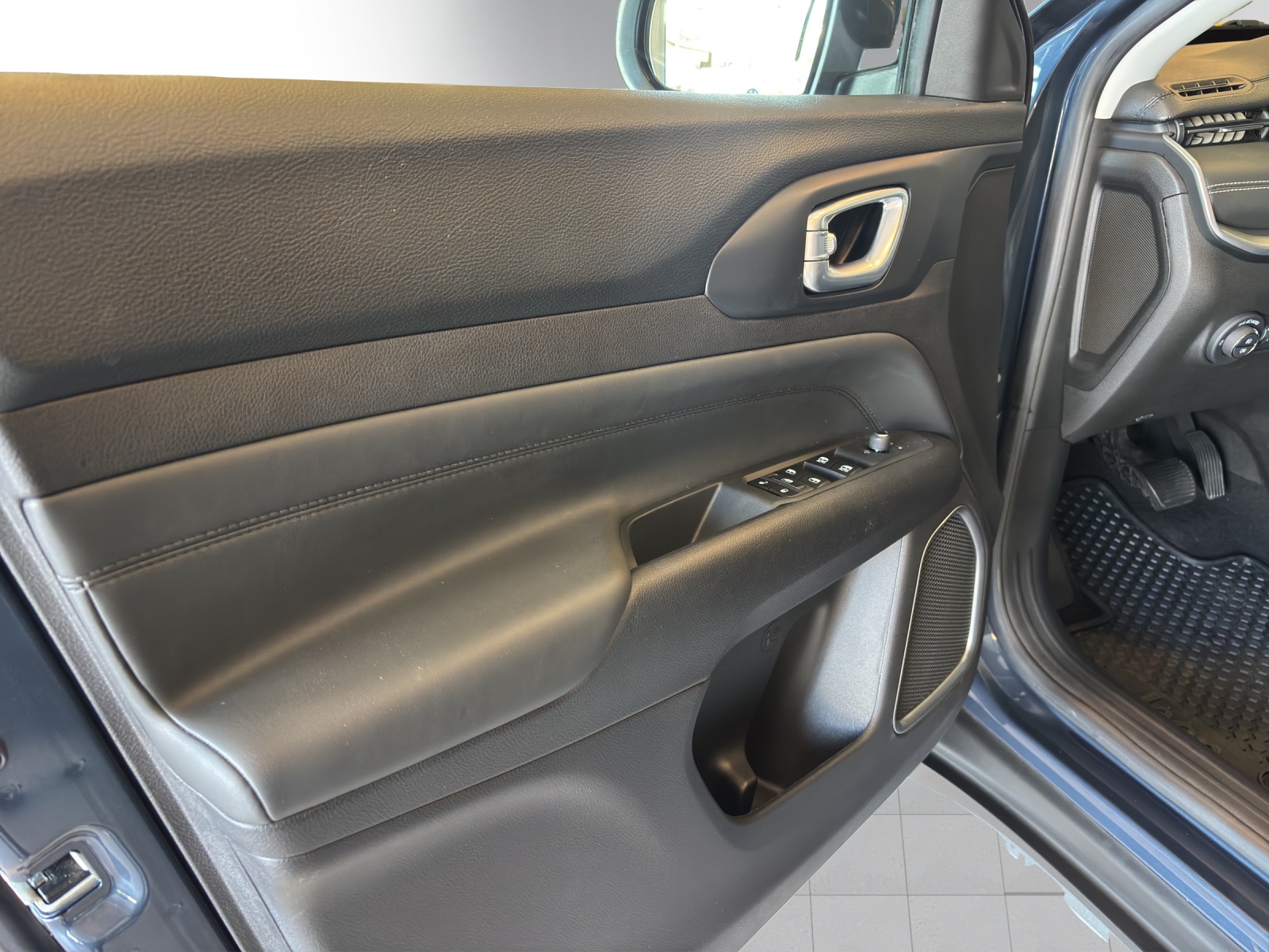 JEEP Compass 4x2 1.5 T MHEV S-image-7