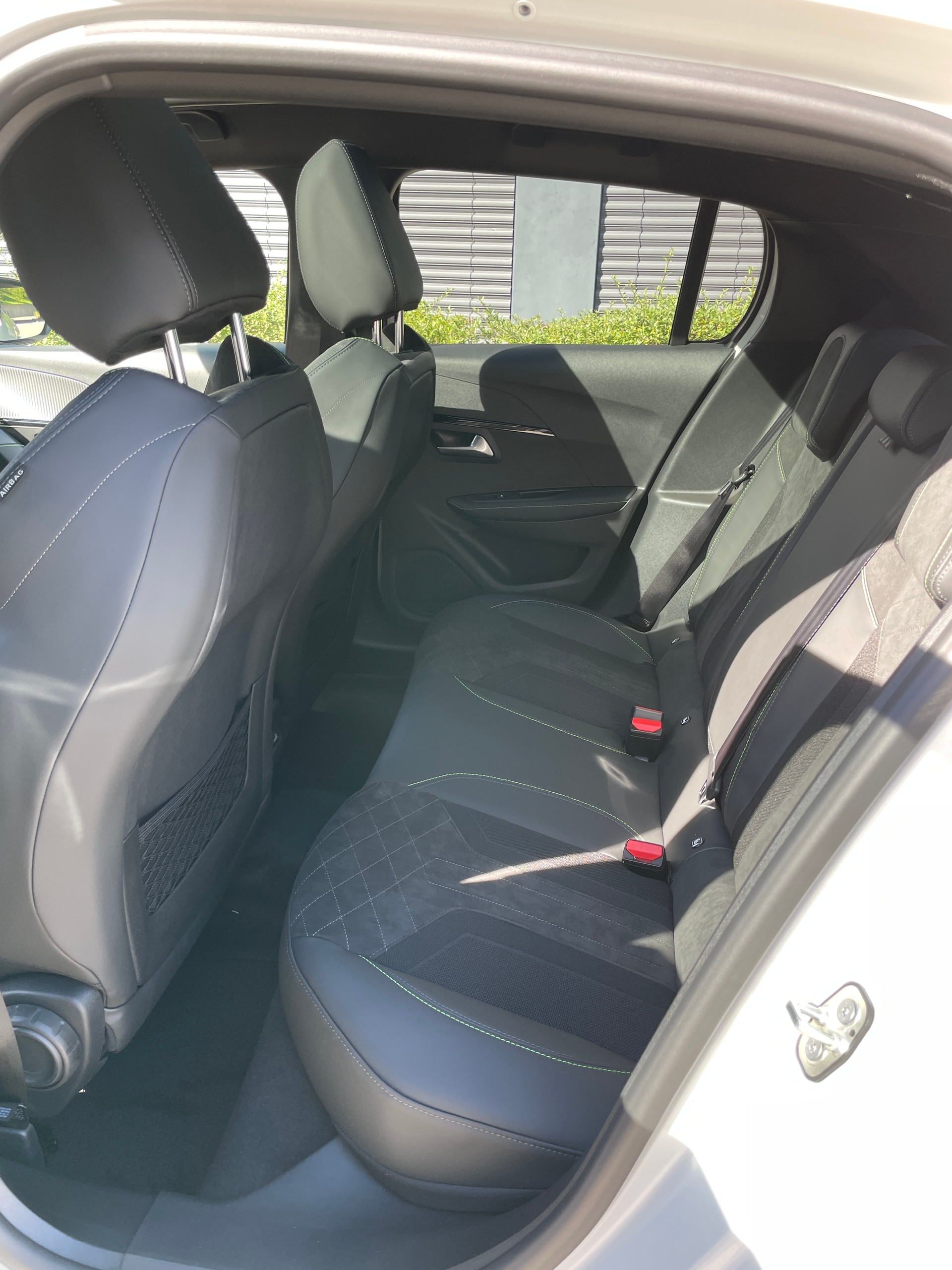 PEUGEOT 208 Elektrik GT Pack 3 Phasen Vollausstattung-image-15