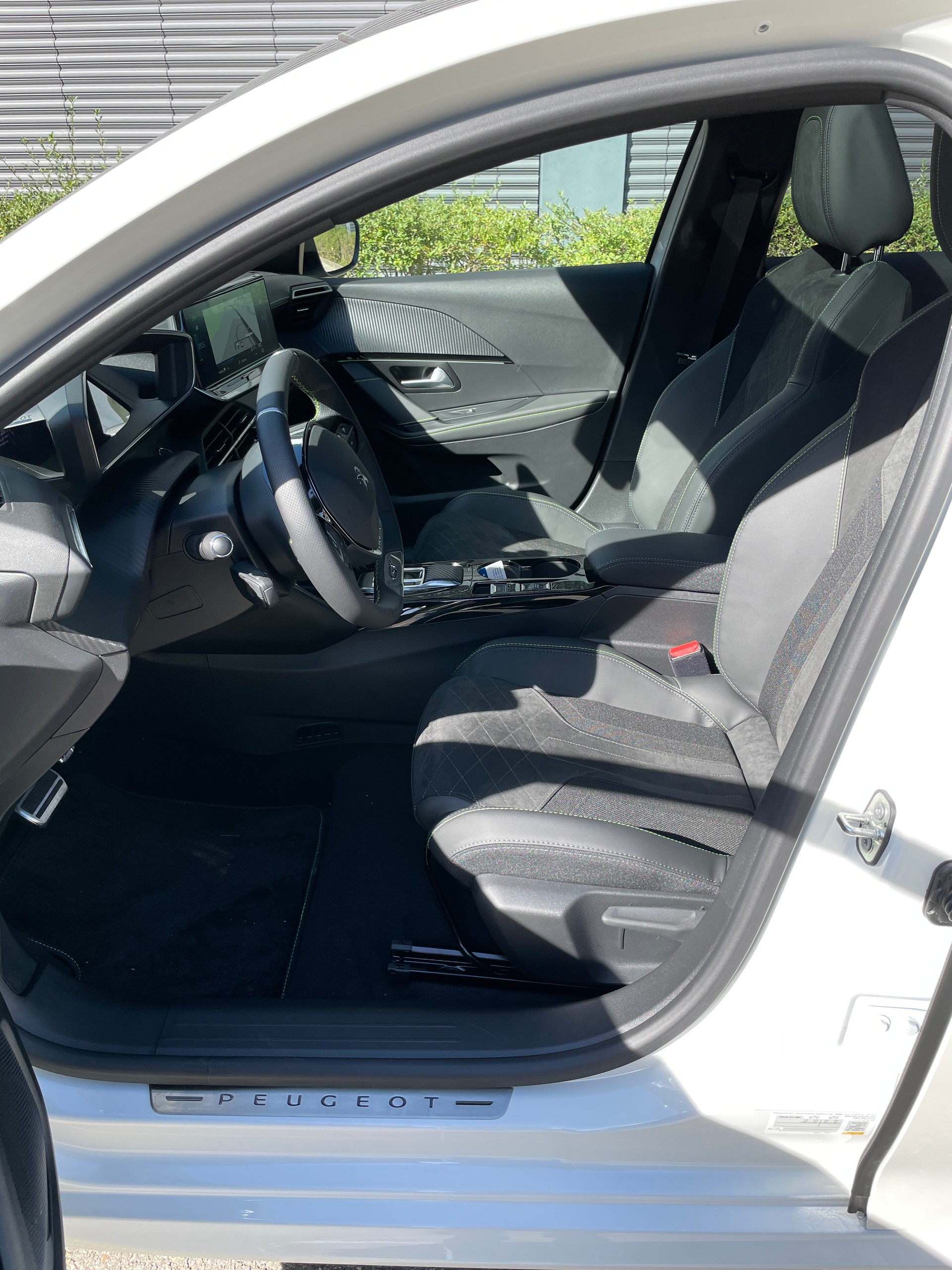 PEUGEOT 208 Elektrik GT Pack 3 Phasen Vollausstattung-image-11