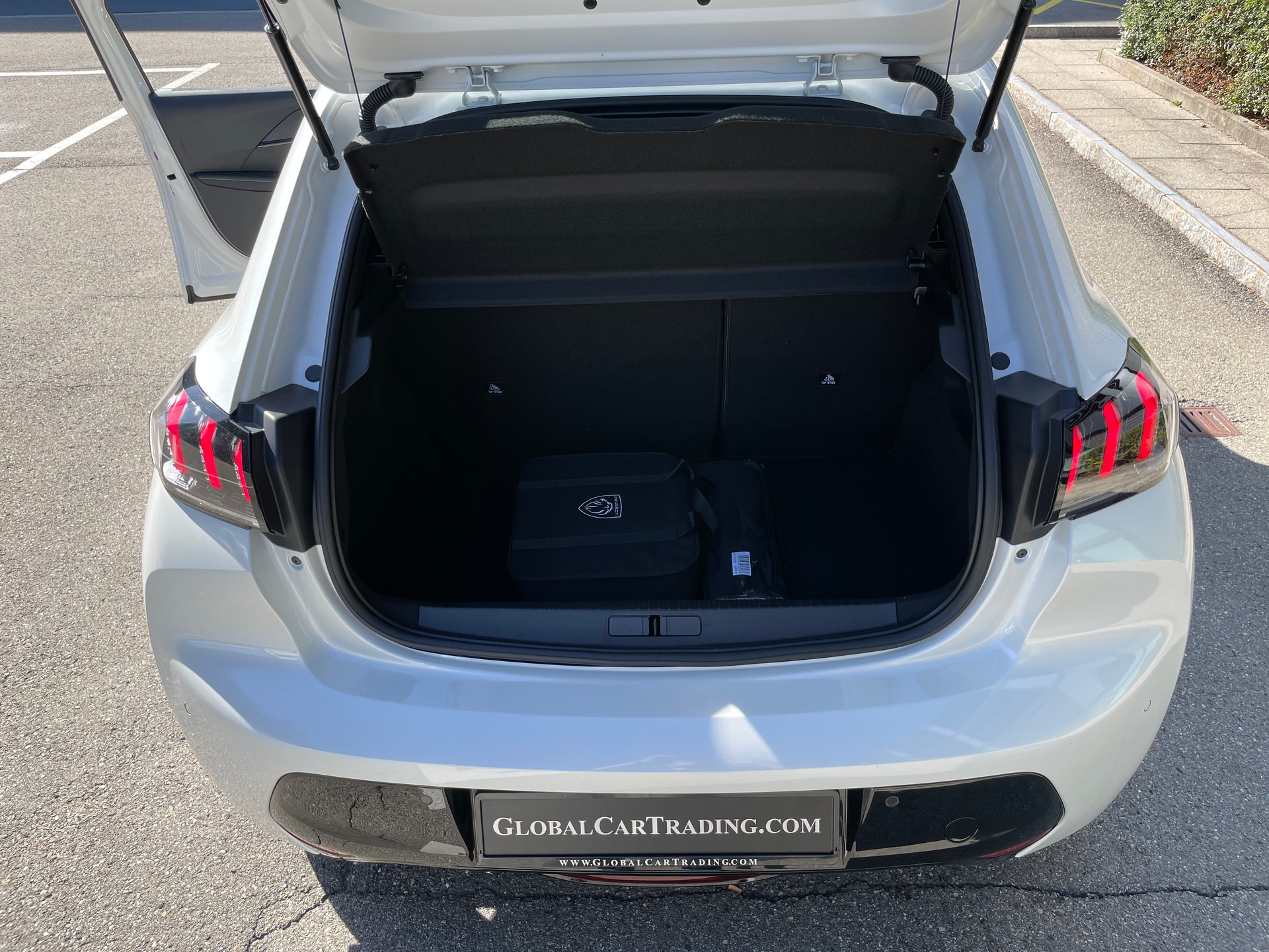PEUGEOT 208 Elektrik GT Pack 3 Phasen Vollausstattung-image-5