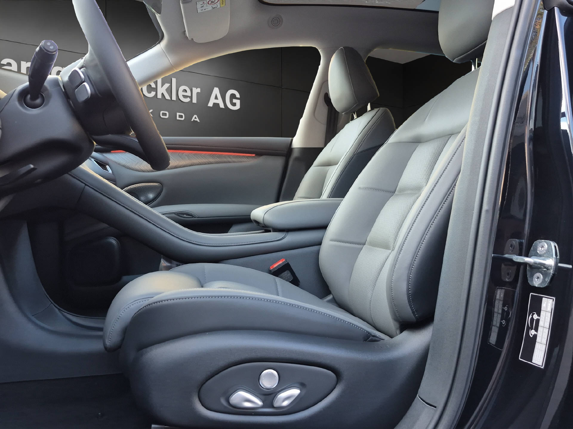 MG IM6 100 kWh Performance 4WD-image-9