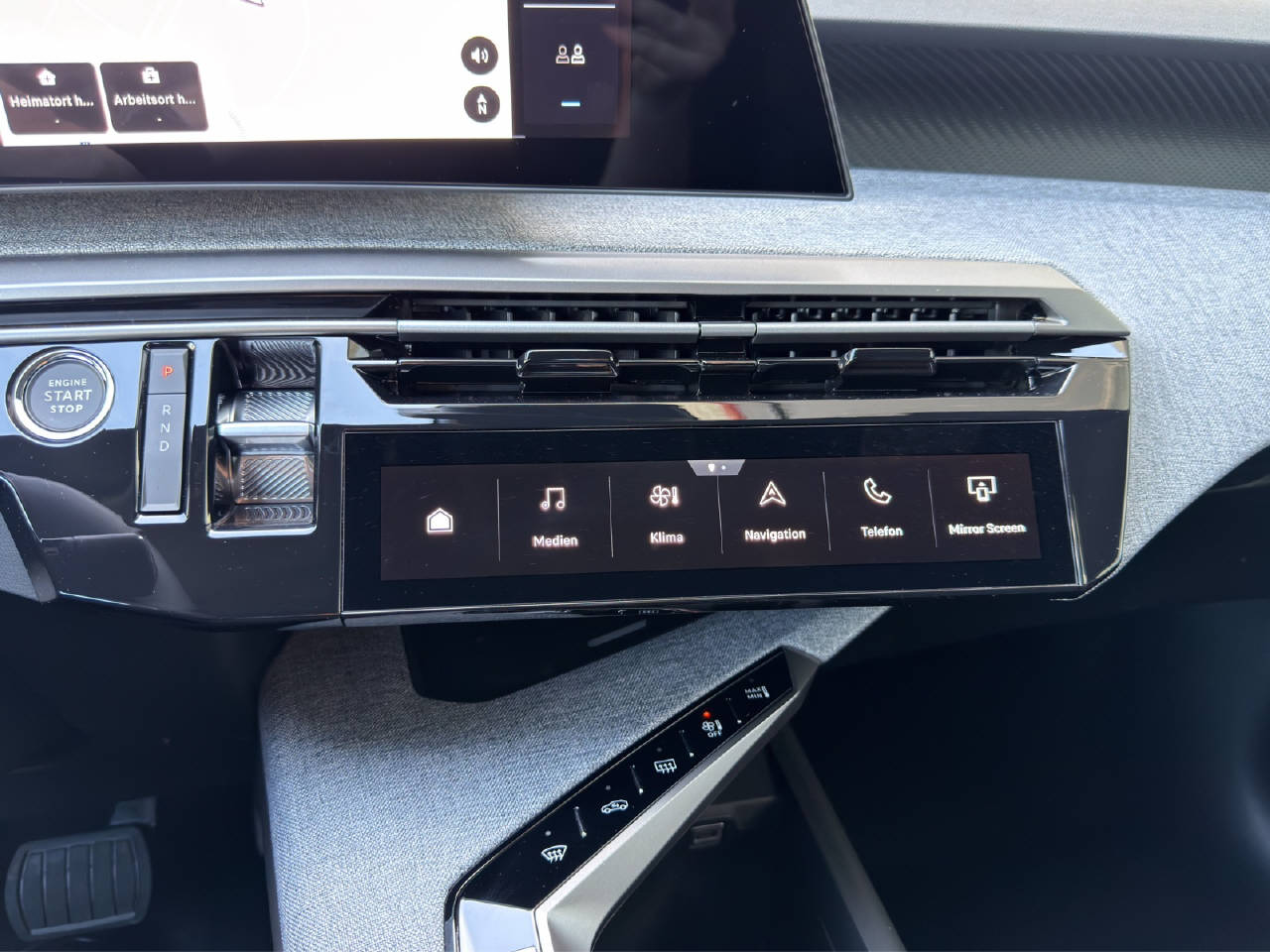 PEUGEOT 3008 e-Allure Premium AWD-image-5