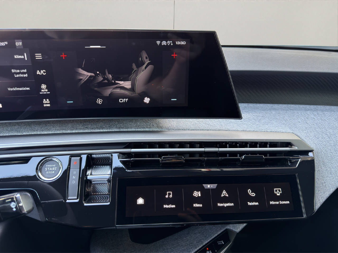 PEUGEOT 3008 e-Allure Premium AWD-image-6