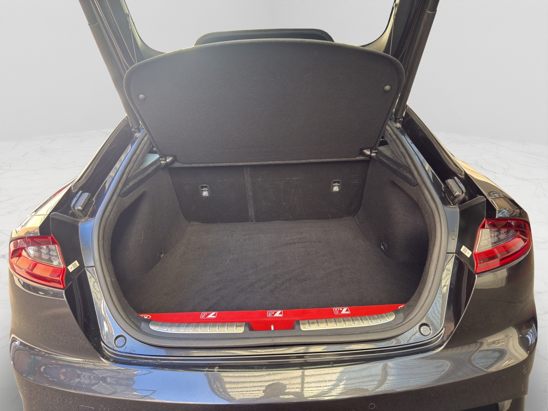 KIA Stinger 3.3 T-GDi GT AWD-image-21