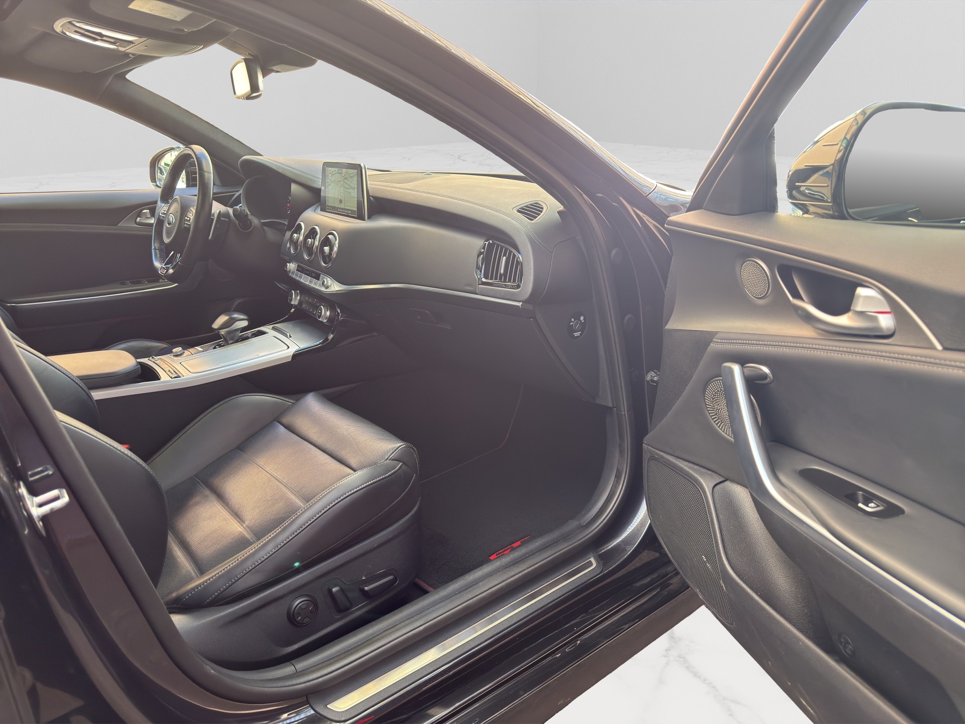 KIA Stinger 3.3 T-GDi GT AWD-image-17