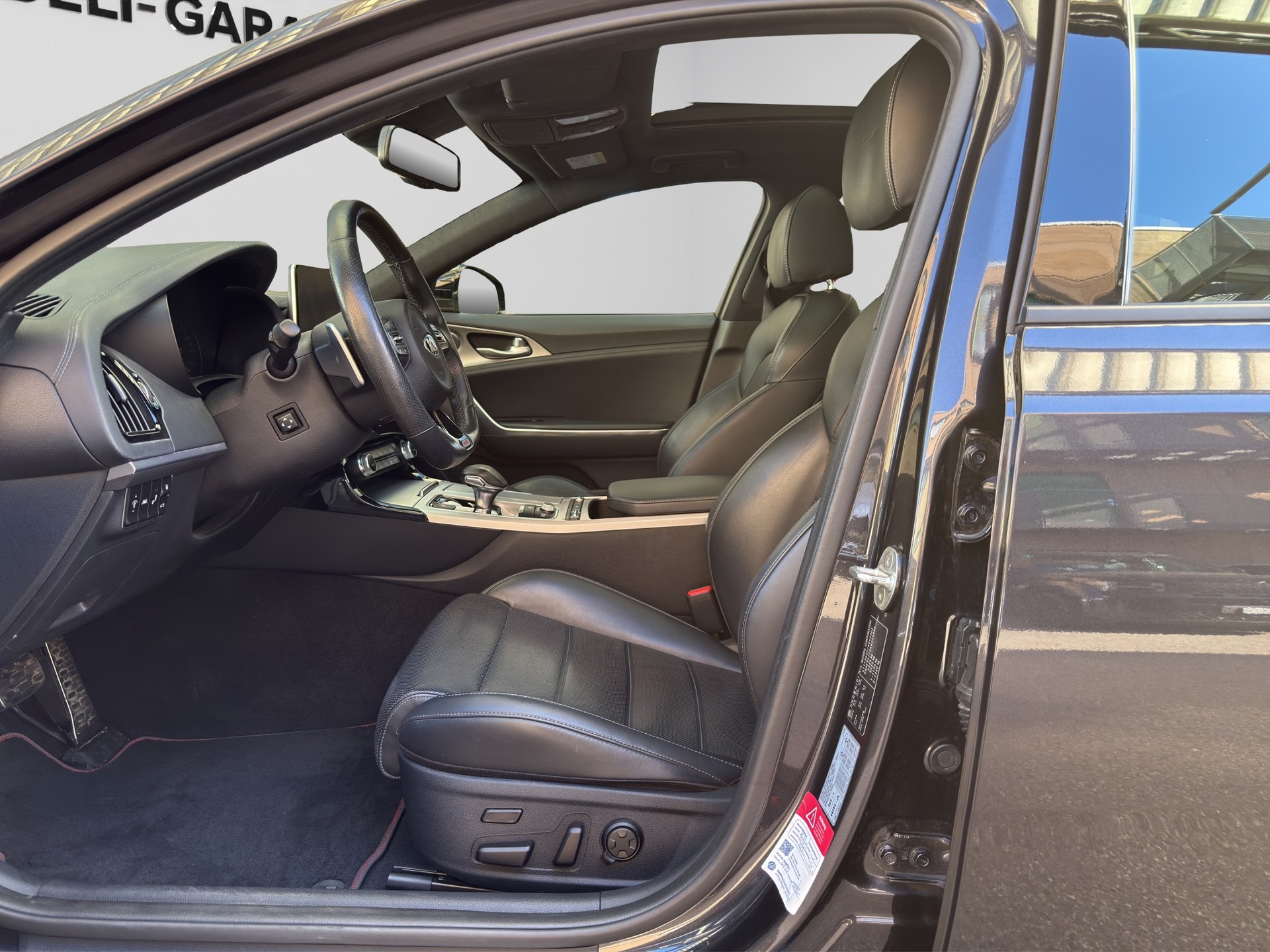 KIA Stinger 3.3 T-GDi GT AWD-image-9