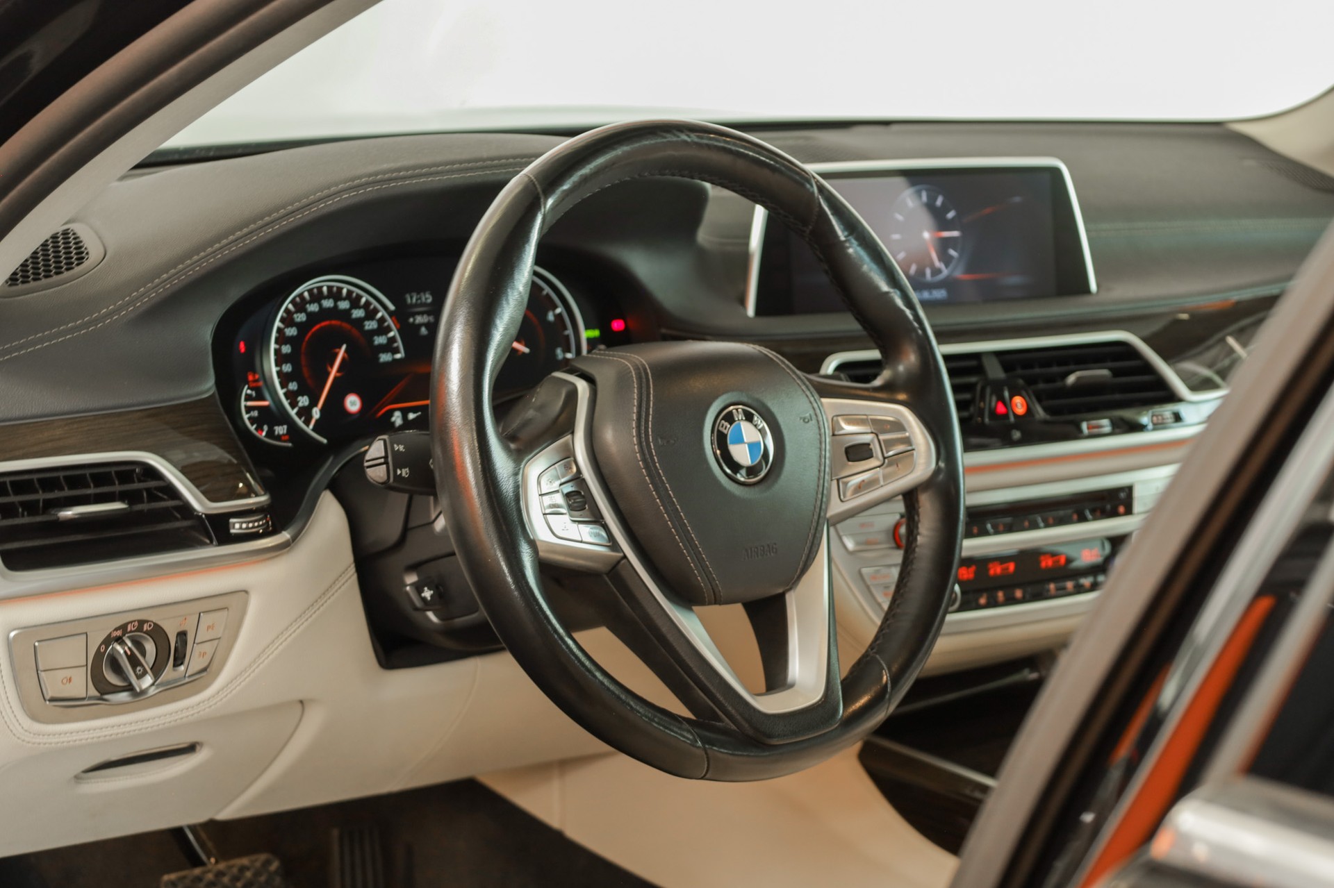 BMW 730d xDrive Steptronic Head-Up Display / Surround View / harman-Kardon-image-10