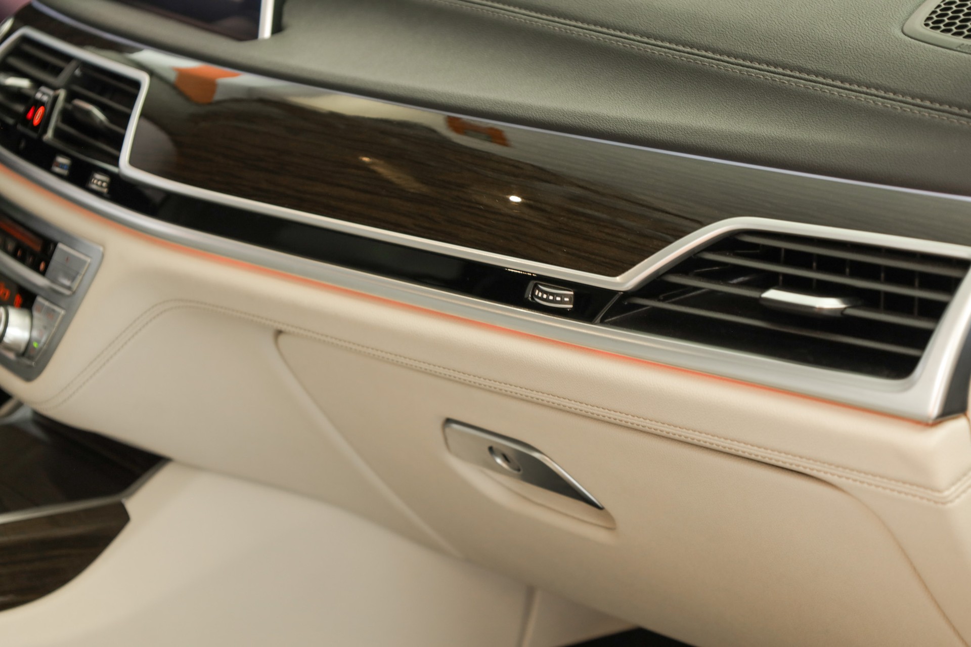 BMW 730d xDrive Steptronic Head-Up Display / Surround View / harman-Kardon-image-21