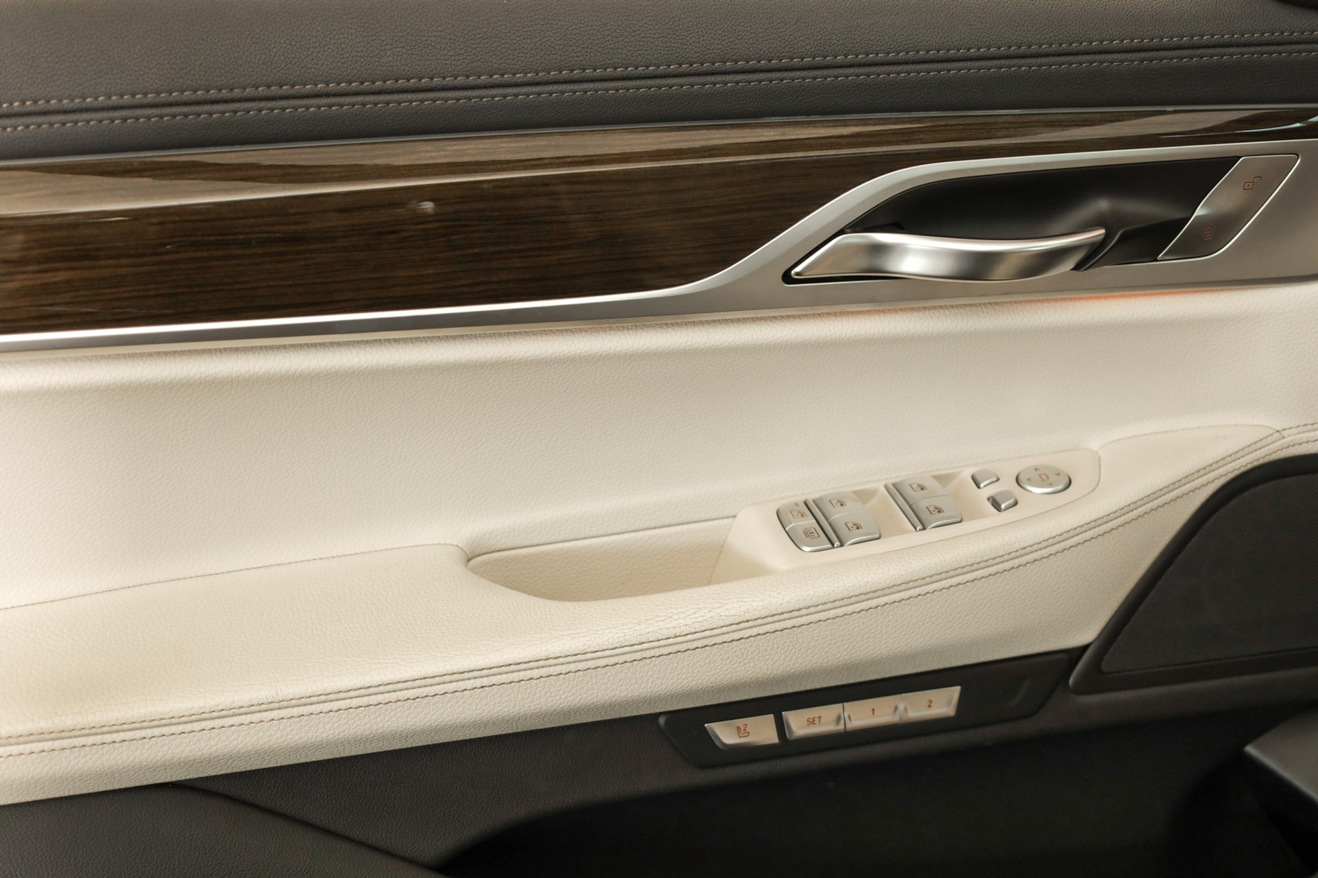 BMW 730d xDrive Steptronic Head-Up Display / Surround View / harman-Kardon-image-15