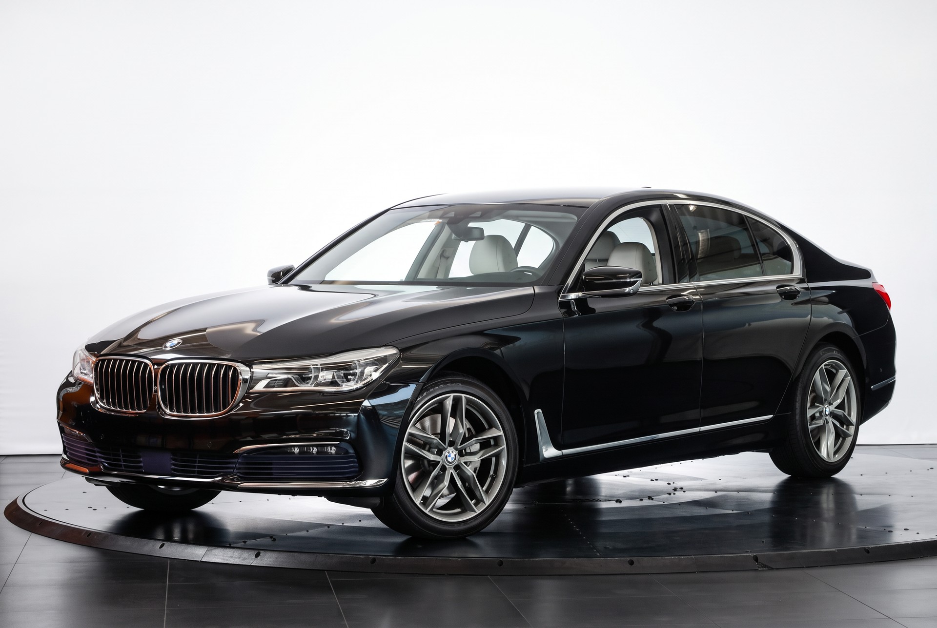 BMW 730d xDrive Steptronic Head-Up Display / Surround View / harman-Kardon-image-5