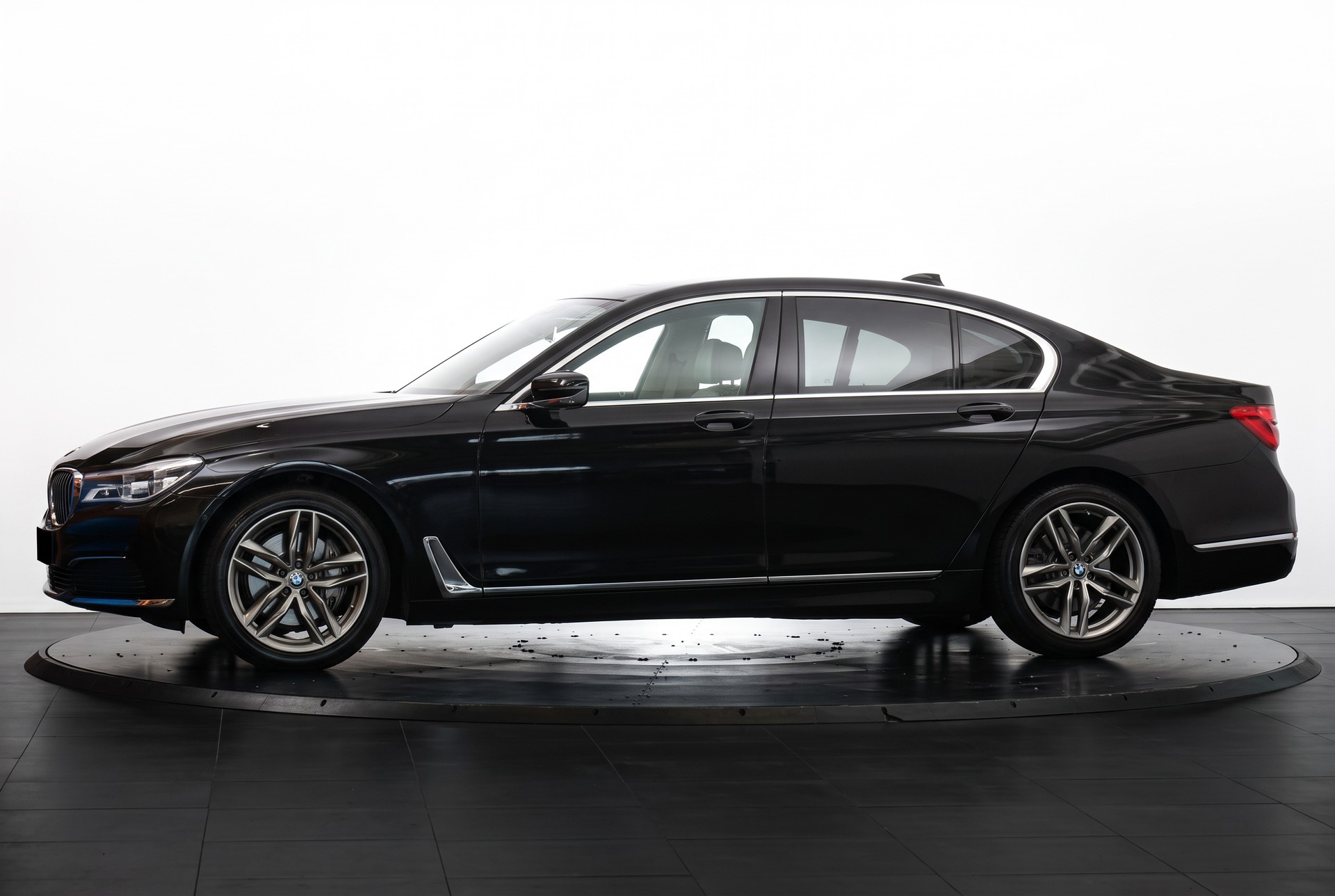 BMW 730d xDrive Steptronic Head-Up Display / Surround View / harman-Kardon-image-7