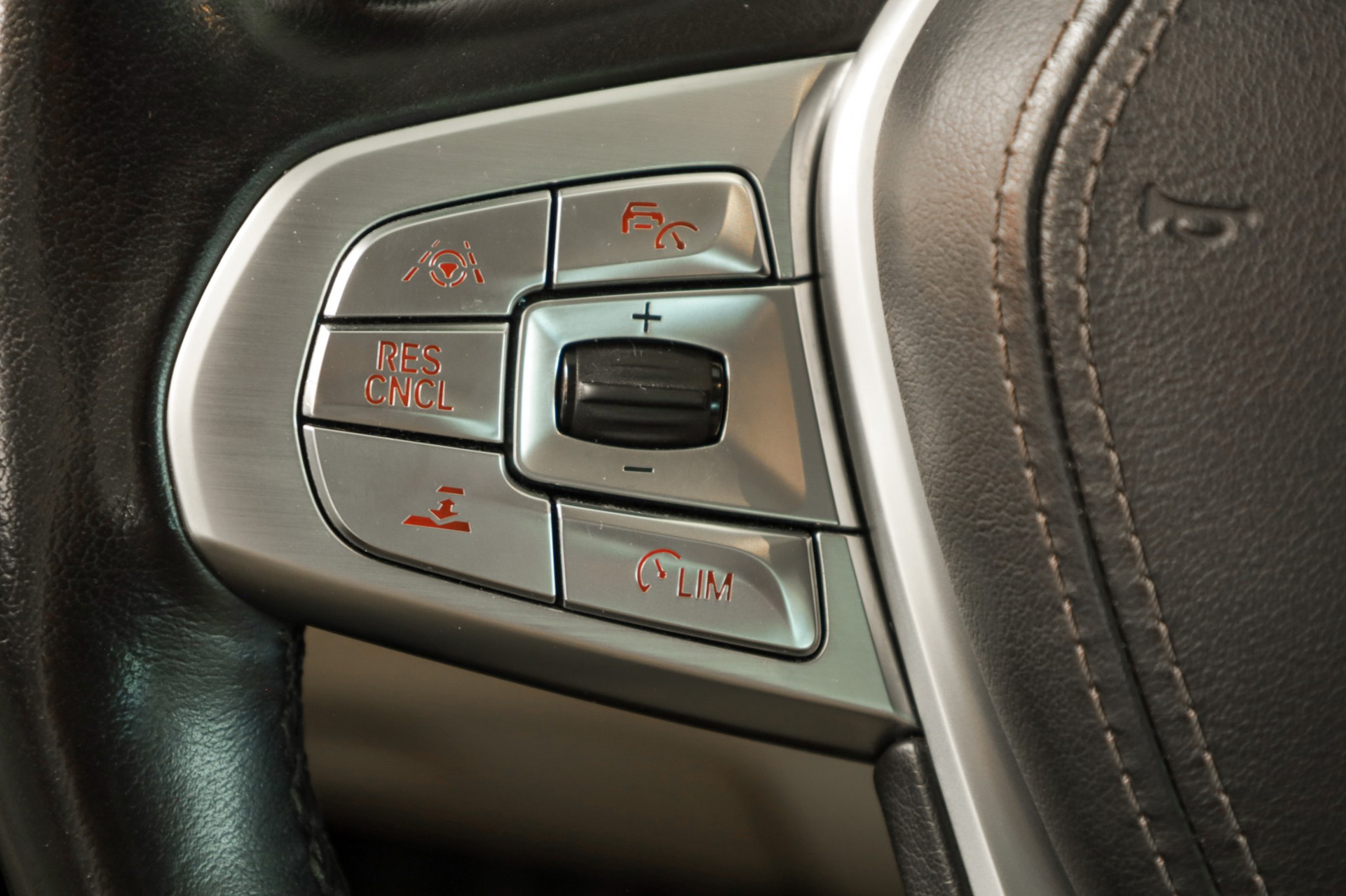 BMW 730d xDrive Steptronic Head-Up Display / Surround View / harman-Kardon-image-18