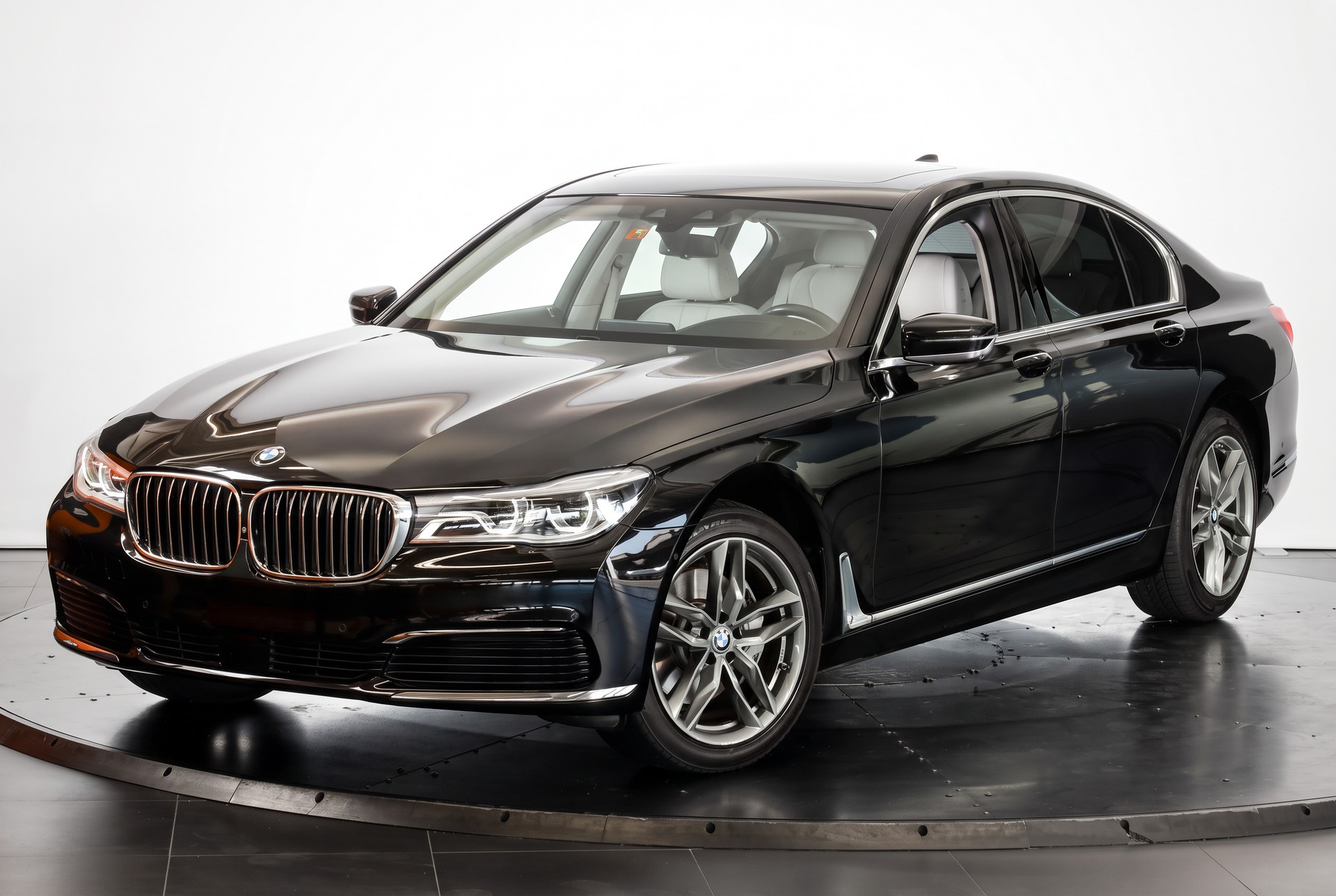 BMW 730d xDrive Steptronic Head-Up Display / Surround View / harman-Kardon-image-6