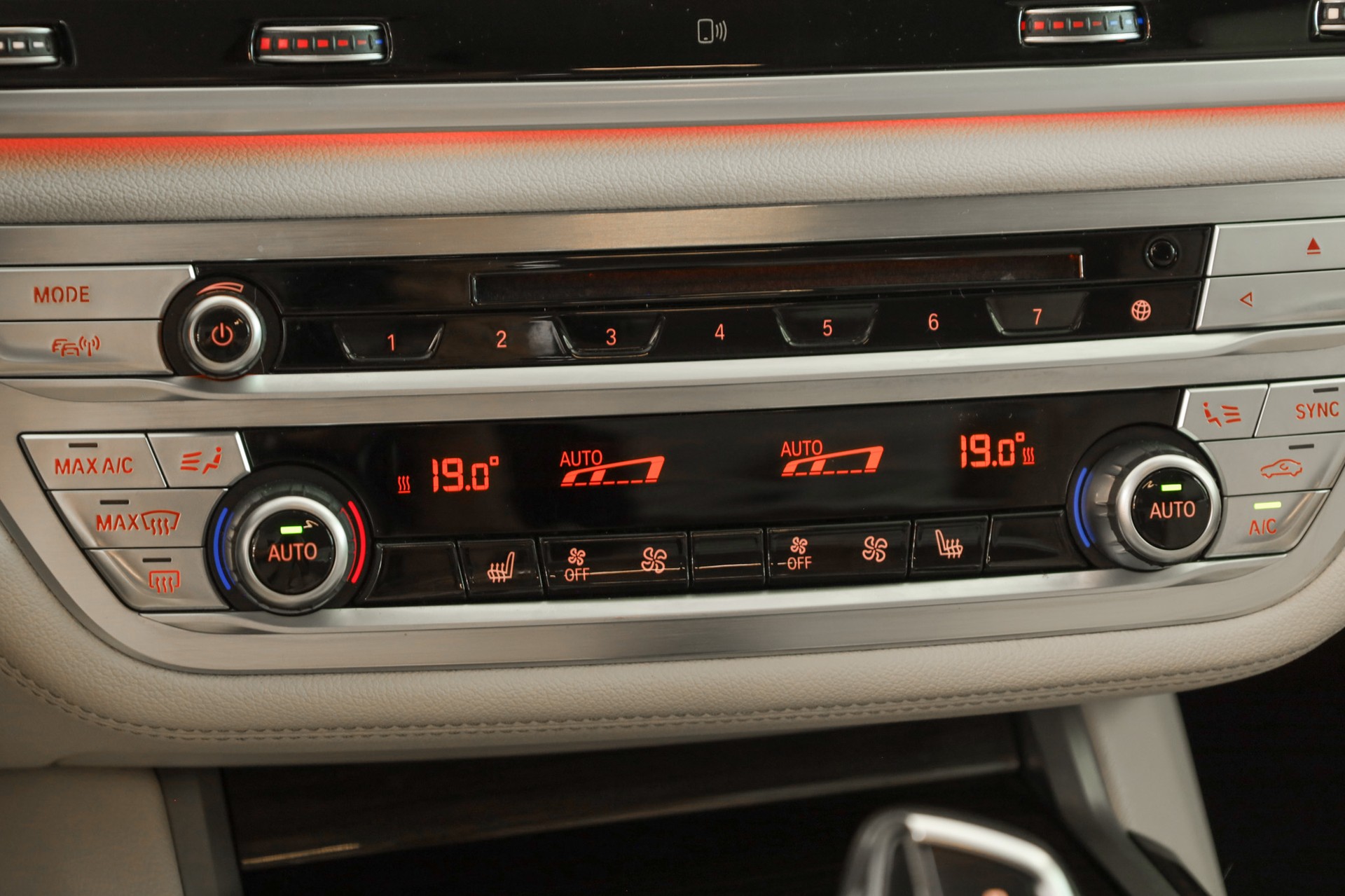 BMW 730d xDrive Steptronic Head-Up Display / Surround View / harman-Kardon-image-19