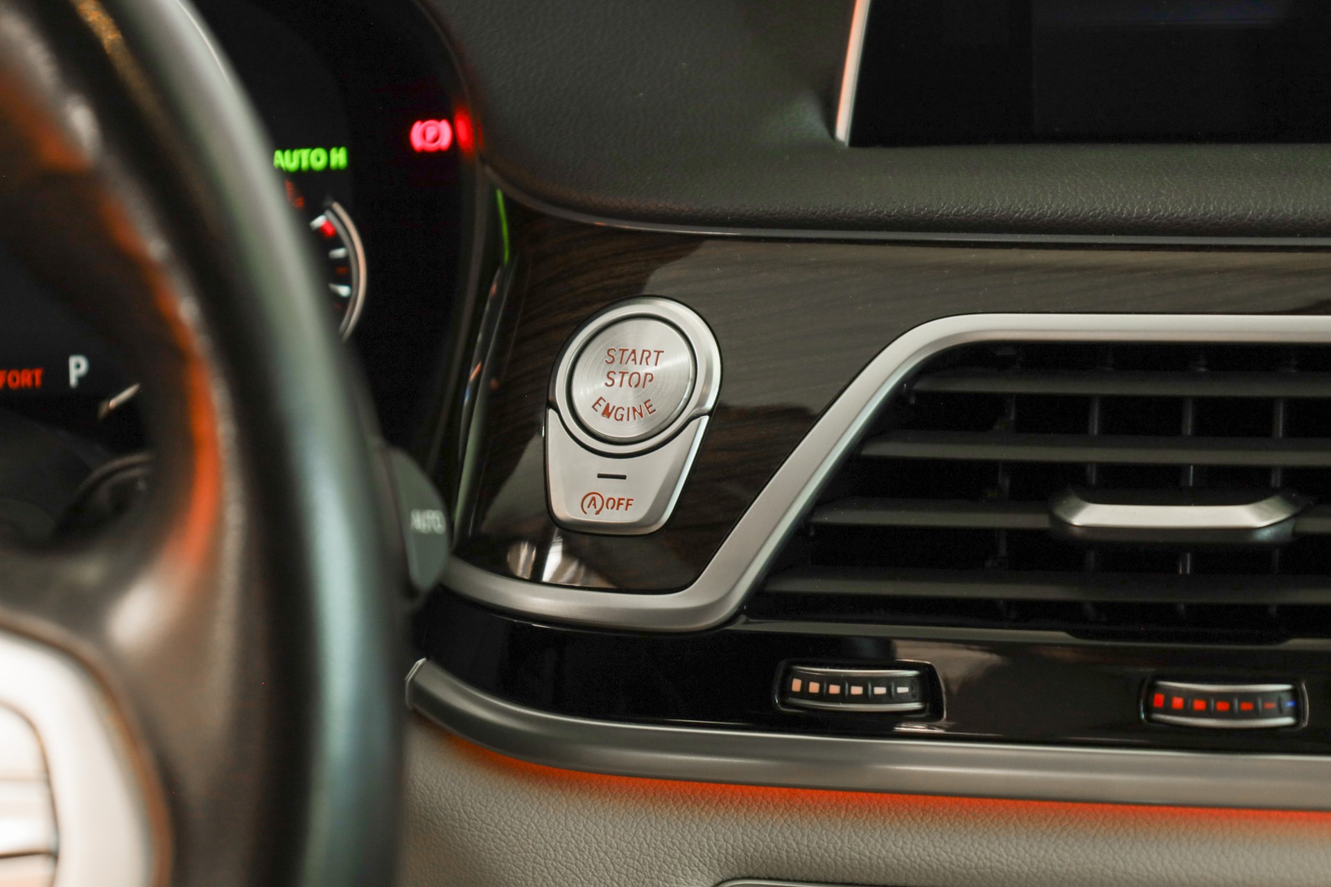 BMW 730d xDrive Steptronic Head-Up Display / Surround View / harman-Kardon-image-17