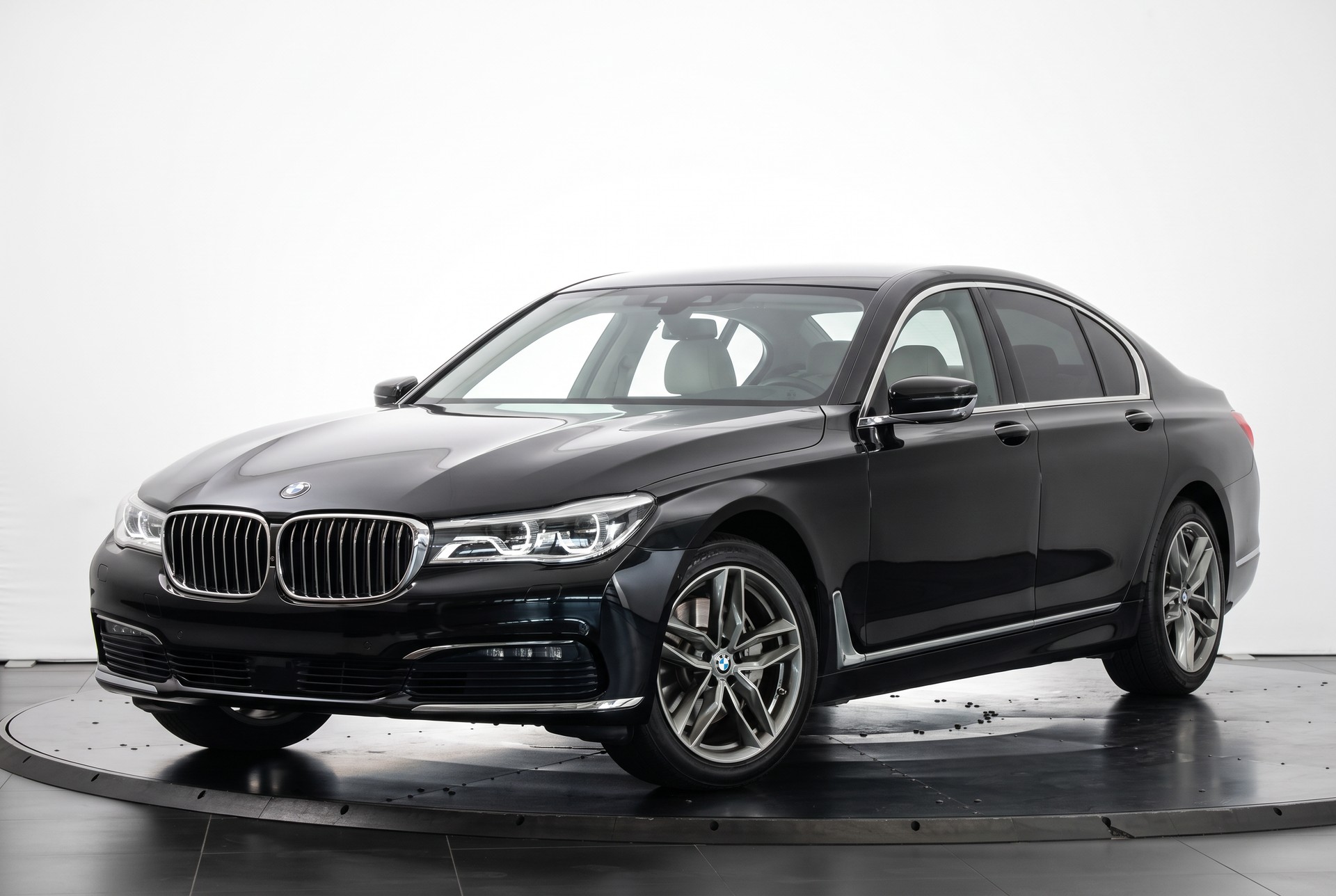 BMW 730d xDrive Steptronic Head-Up Display / Surround View / harman-Kardon-image-4