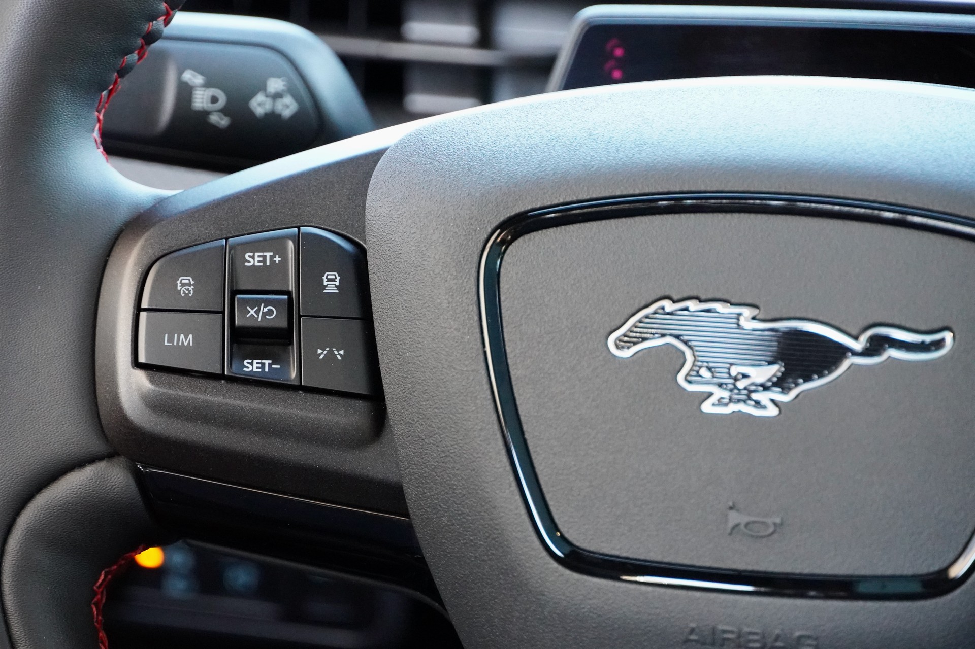 FORD Mustang MACH-E Premium AWD 88 kWh-image-18