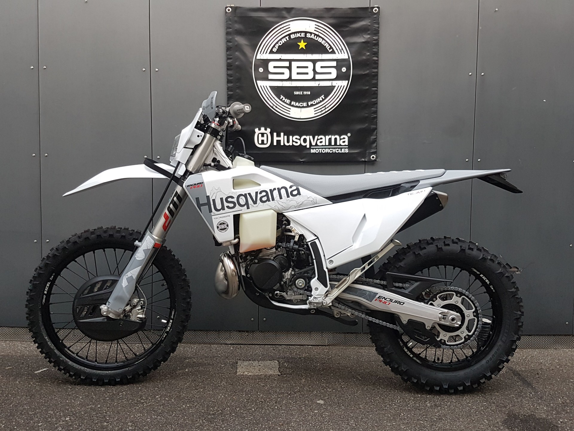 HUSQVARNA 300 i TE Pro 2T-showroom-element-1