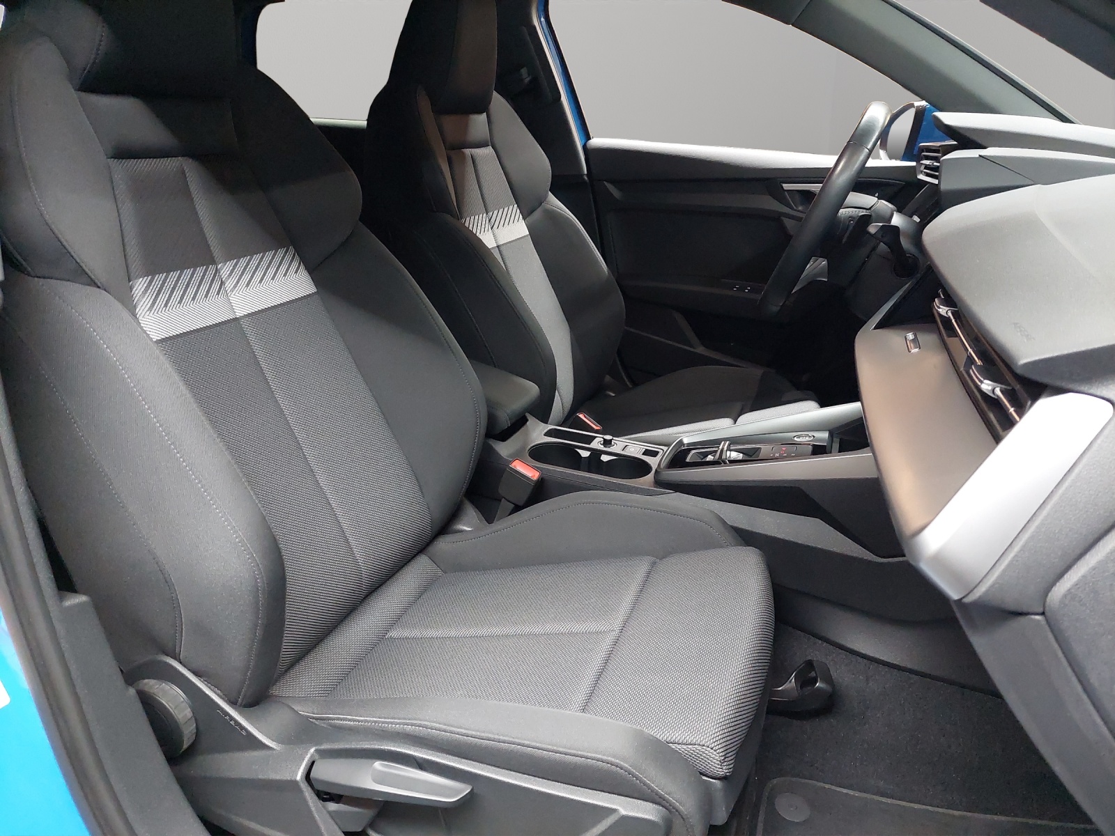 AUDI A3 Sportback 35 TFSI S line S-tronic-image-8
