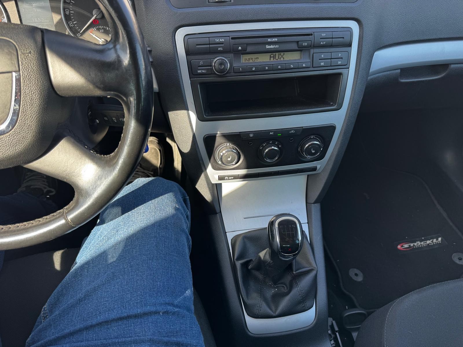 SKODA Octavia Combi 1.8 TSI Laurin & Klement 4x4-image-10