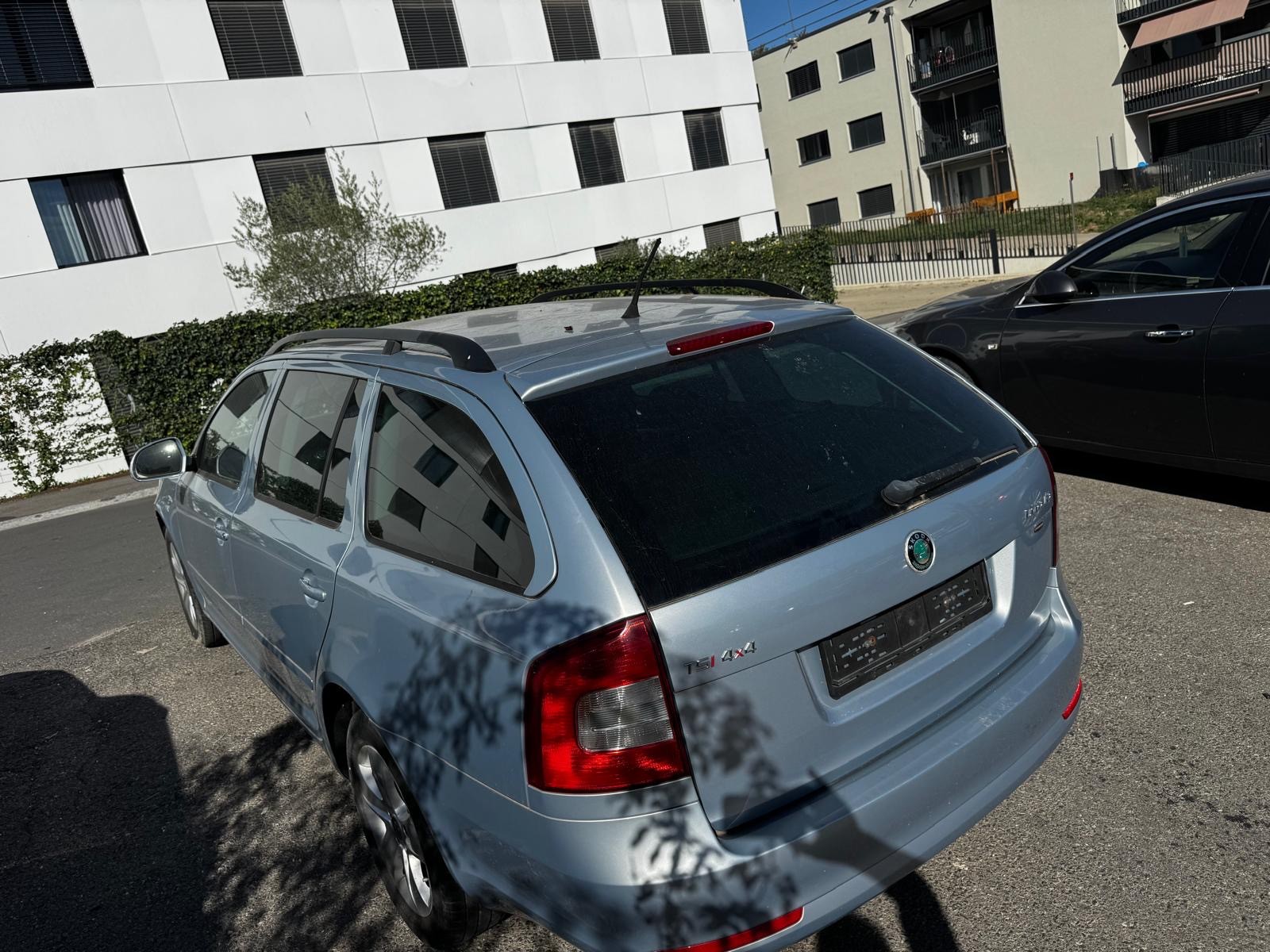 SKODA Octavia Combi 1.8 TSI Laurin & Klement 4x4-image-5