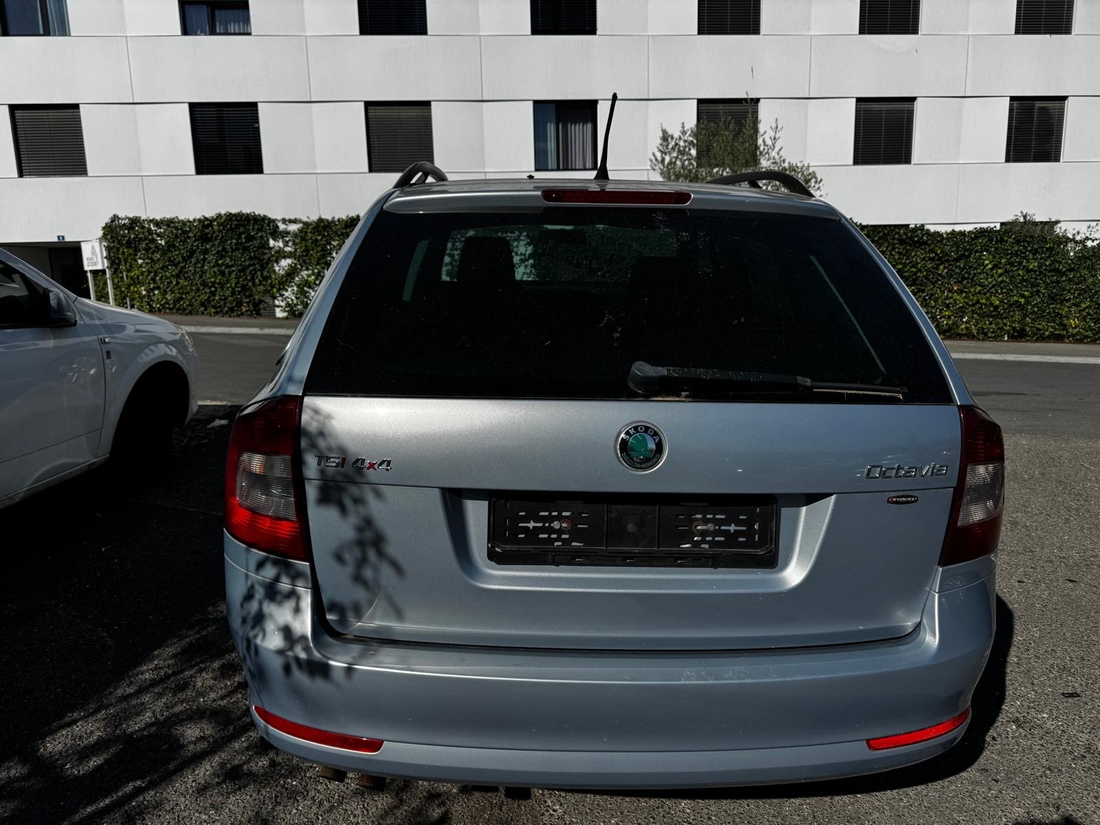 SKODA Octavia Combi 1.8 TSI Laurin & Klement 4x4-image-3