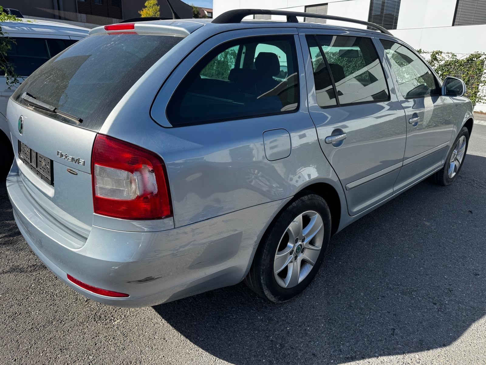 SKODA Octavia Combi 1.8 TSI Laurin & Klement 4x4-image-4