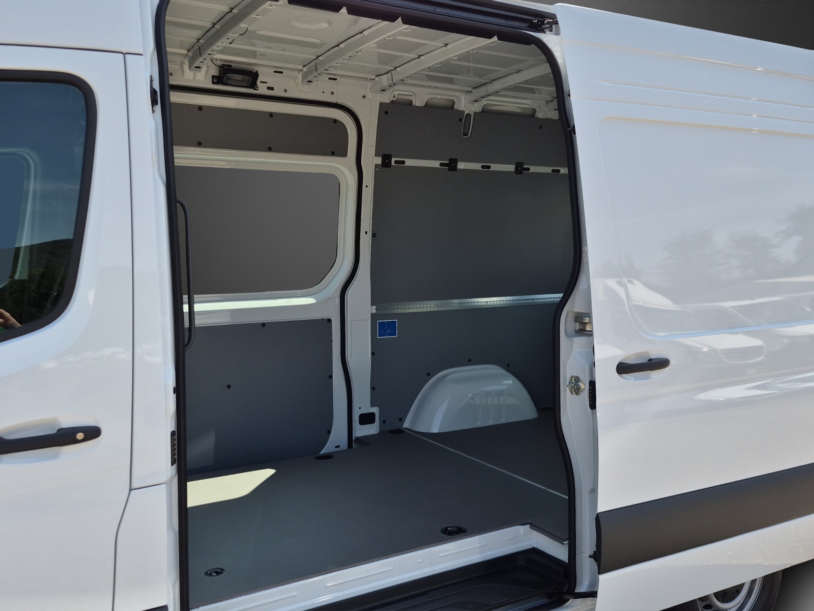 MERCEDES-BENZ Sprinter 319 CDI Standard 9G-TRONIC-image-8