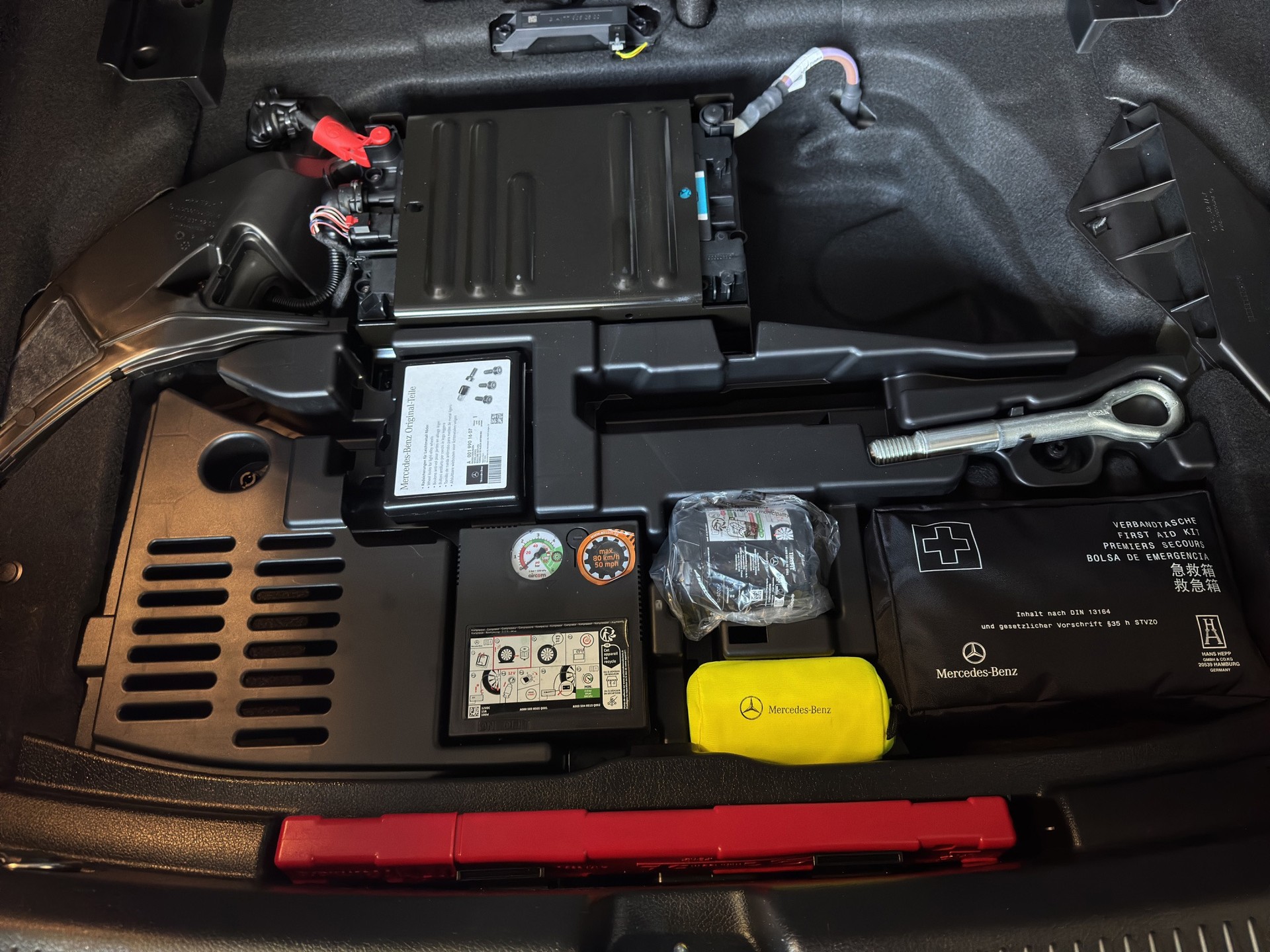 MERCEDES-BENZ A 200 7G-DCT "Panoramaschiebedach-RF.-Kamera-Navi"-image-21