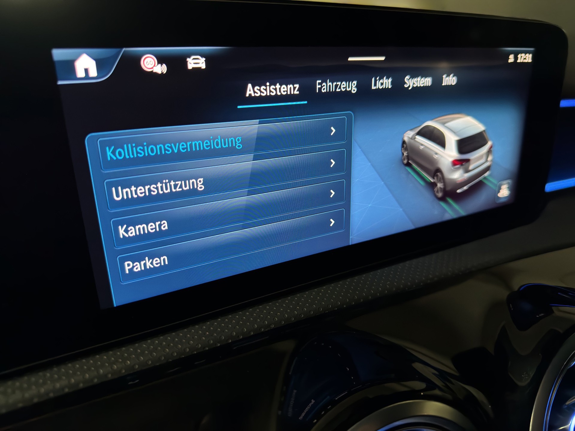 MERCEDES-BENZ A 200 7G-DCT "Panoramaschiebedach-RF.-Kamera-Navi"-image-18
