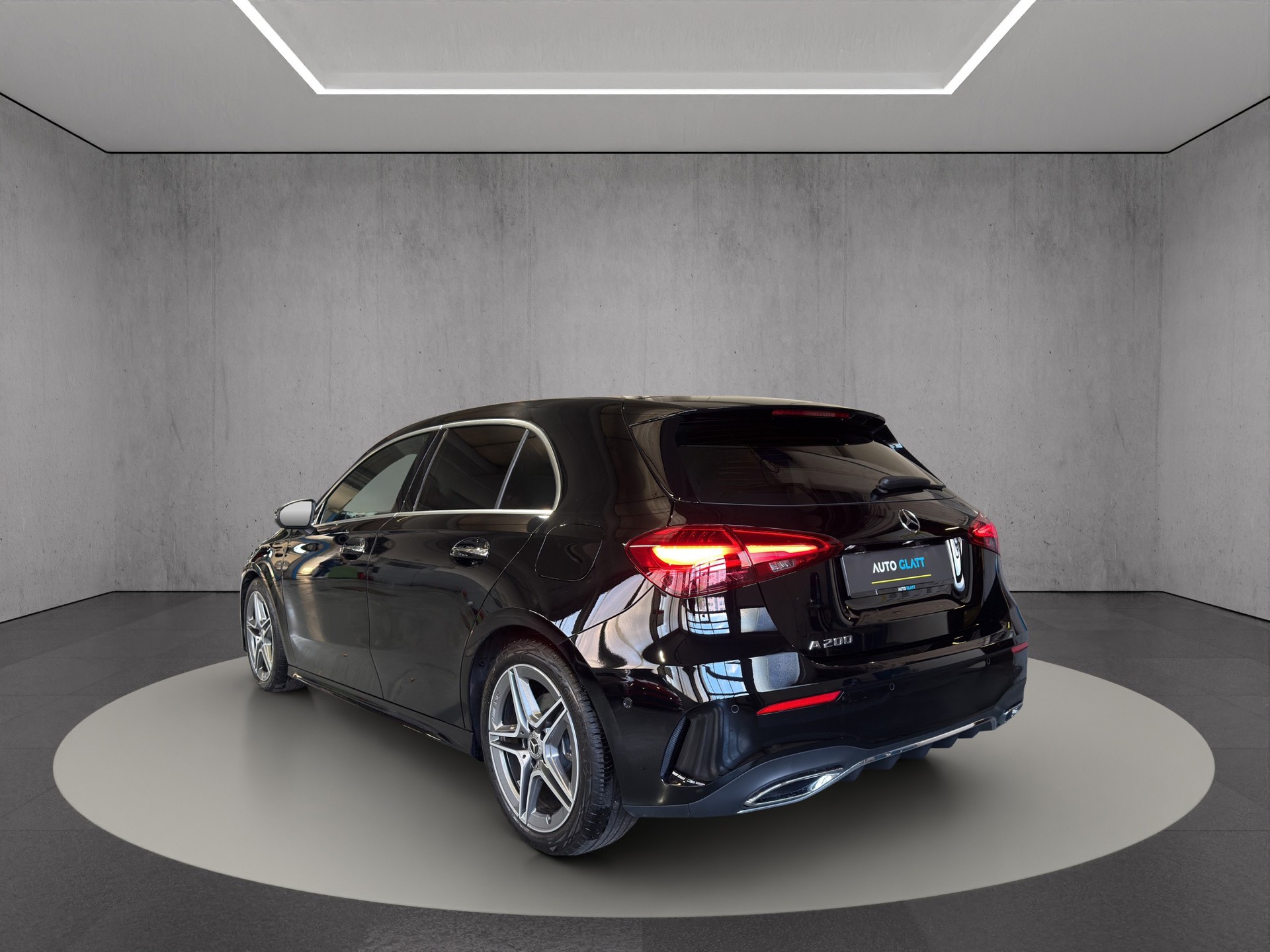 MERCEDES-BENZ A 200 7G-DCT "Panoramaschiebedach-RF.-Kamera-Navi"-image-4