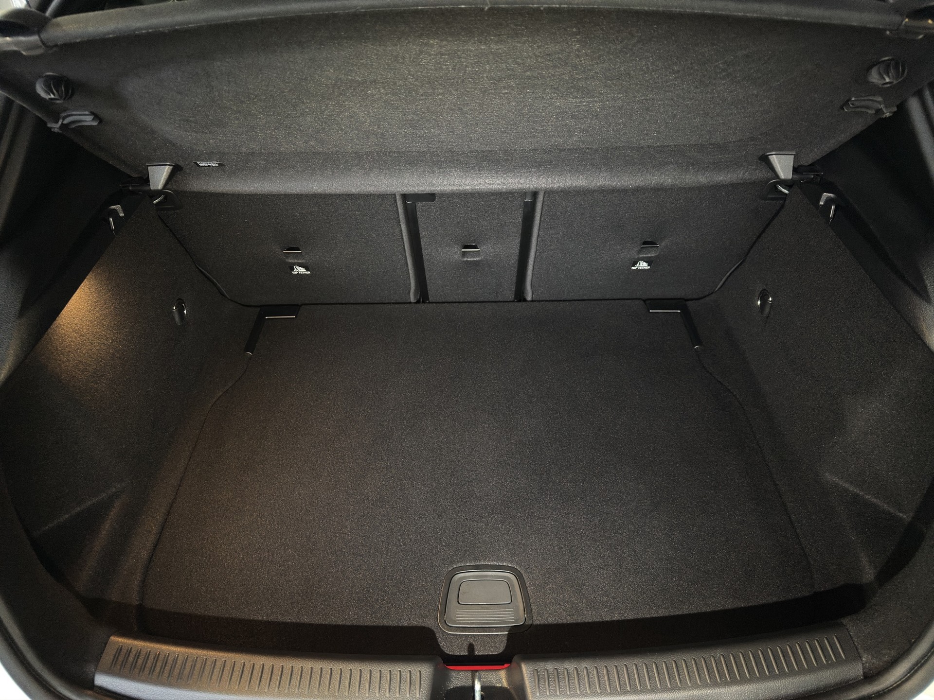 MERCEDES-BENZ A 200 7G-DCT "Panoramaschiebedach-RF.-Kamera-Navi"-image-20