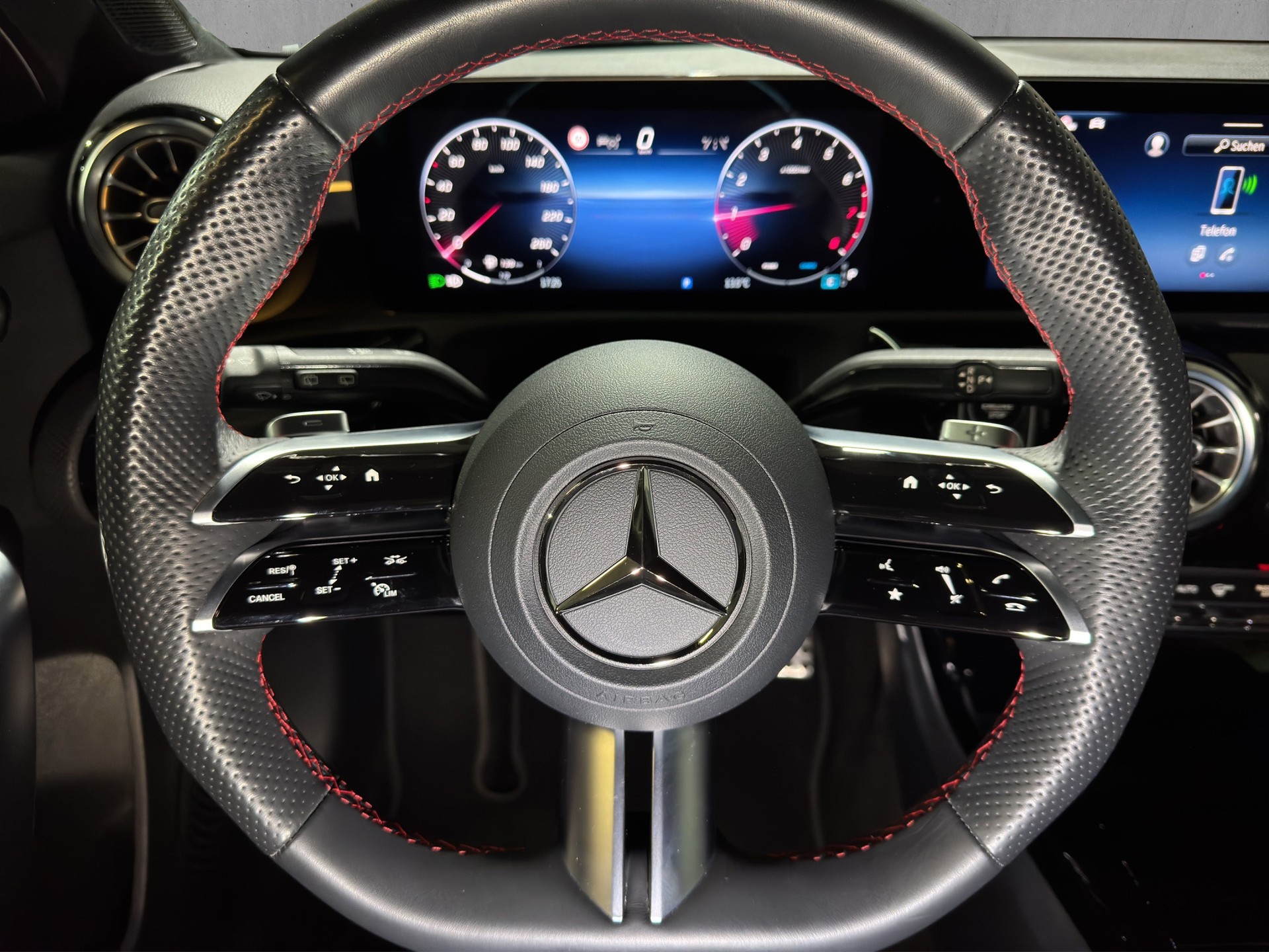 MERCEDES-BENZ A 200 7G-DCT "Panoramaschiebedach-RF.-Kamera-Navi"-image-14