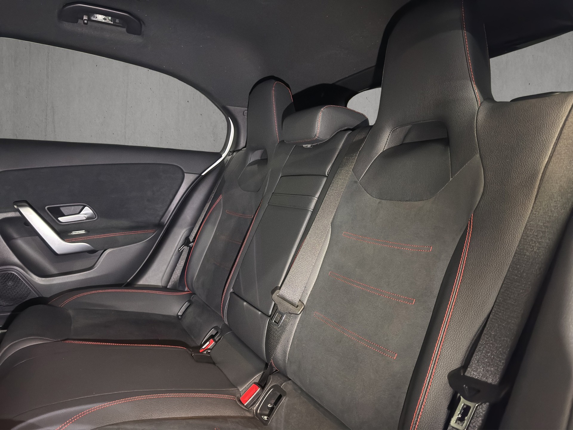MERCEDES-BENZ A 200 7G-DCT "Panoramaschiebedach-RF.-Kamera-Navi"-image-10