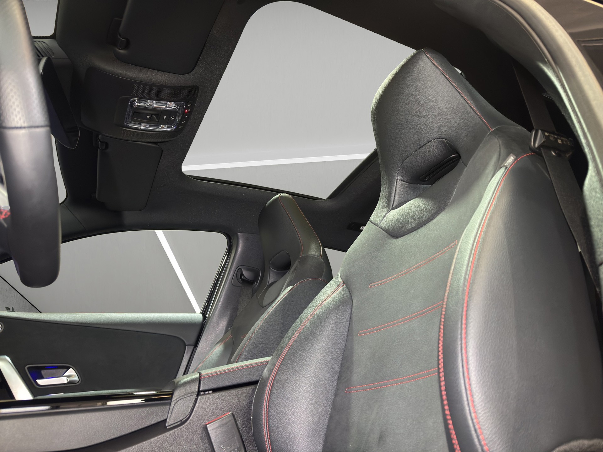 MERCEDES-BENZ A 200 7G-DCT "Panoramaschiebedach-RF.-Kamera-Navi"-image-8