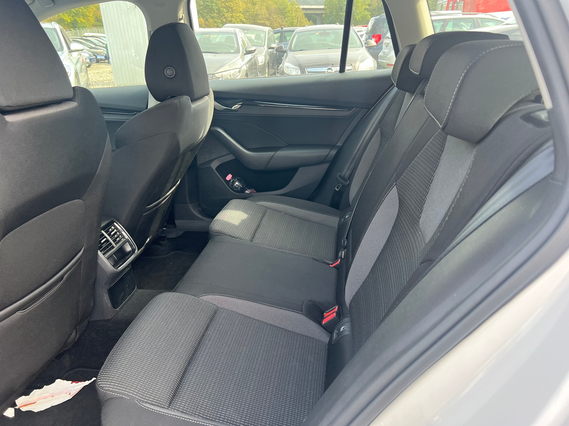 SKODA Octavia Combi 2.0 TDI DSG Ambition 4x4-image-5