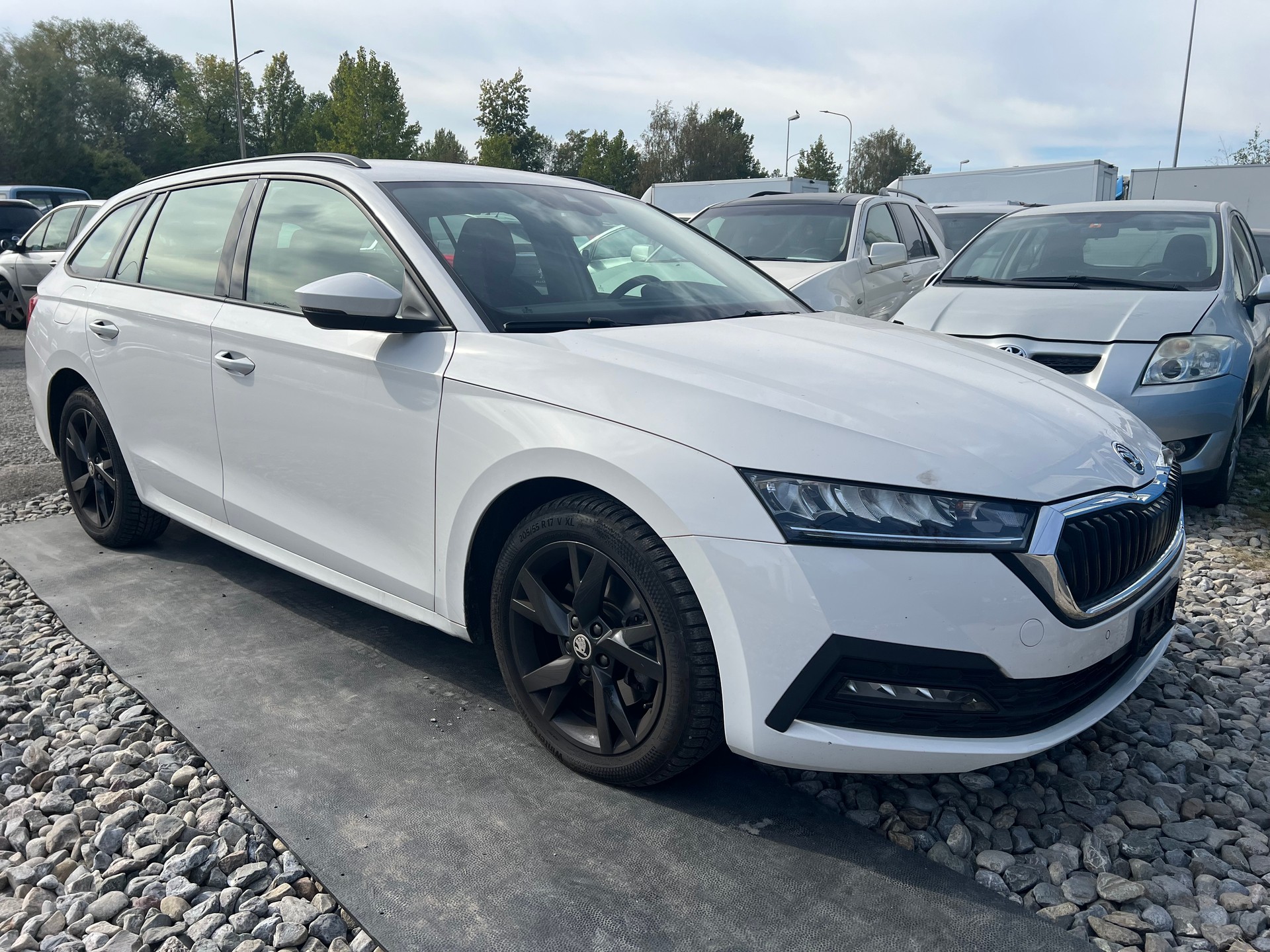 SKODA Octavia Combi 2.0 TDI DSG Ambition 4x4-image-1