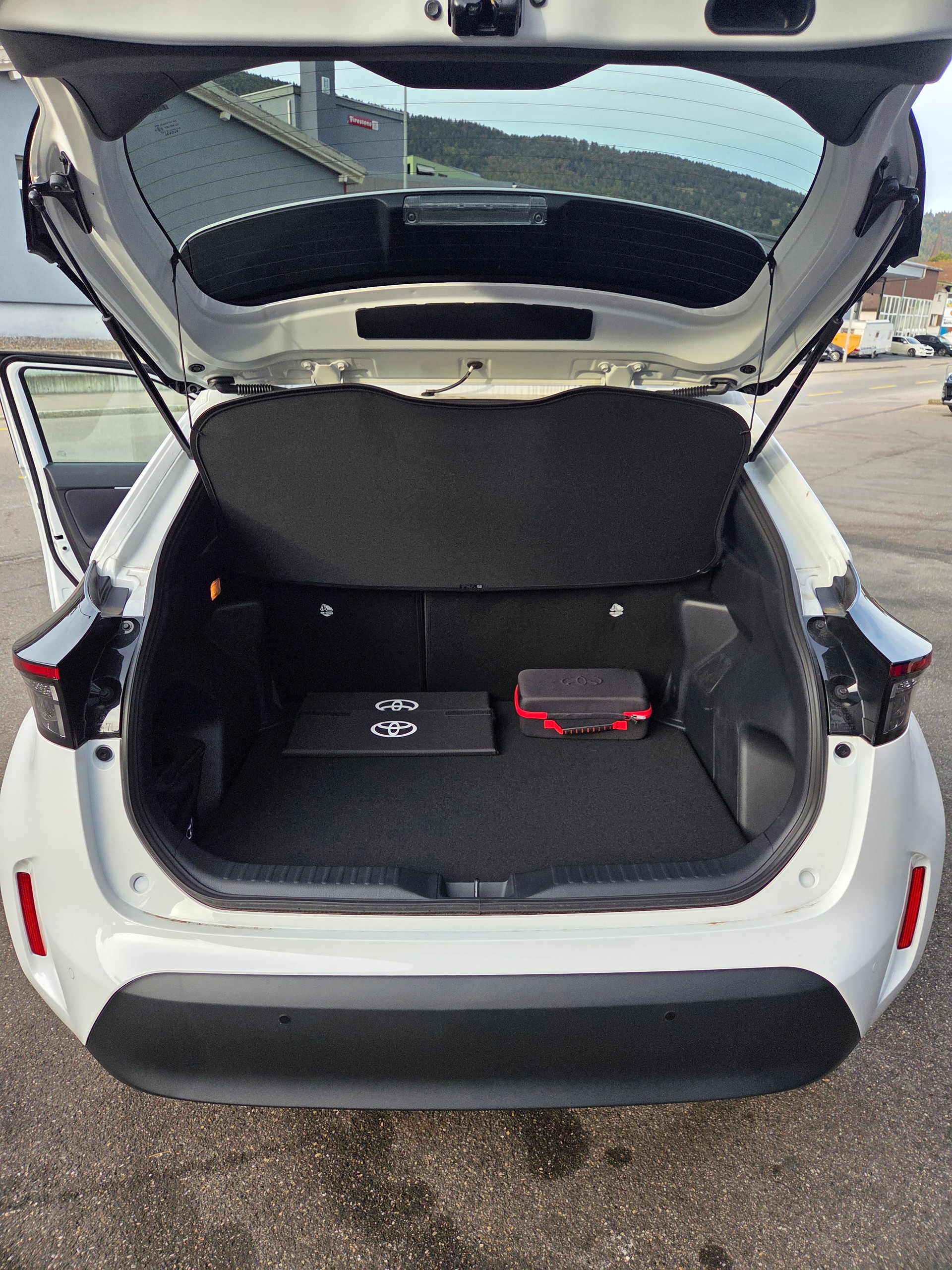TOYOTA Yaris Cross 1.5 Trend AWDi e-CVT 130CV-image-11
