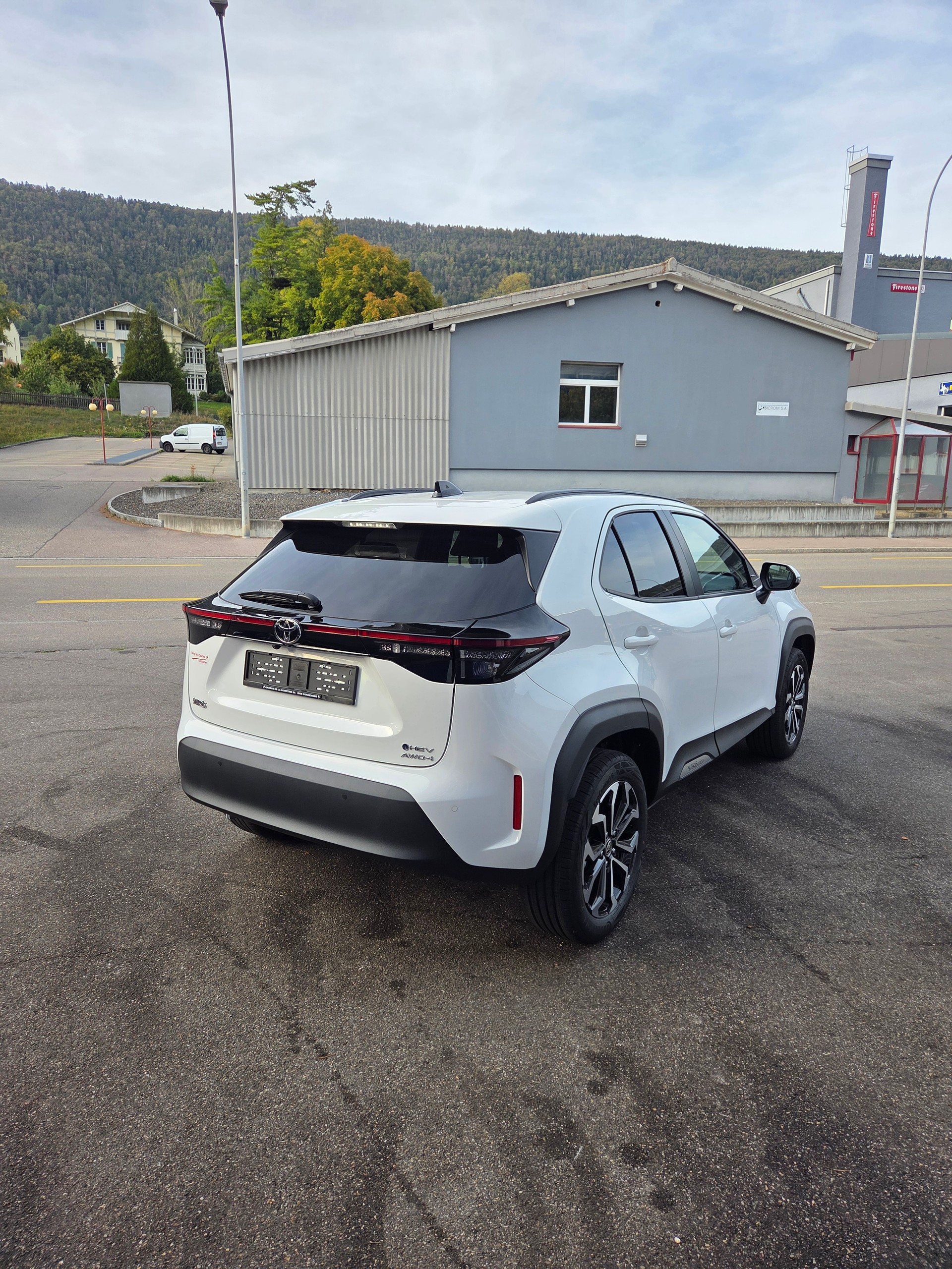 TOYOTA Yaris Cross 1.5 Trend AWDi e-CVT 130CV-image-2
