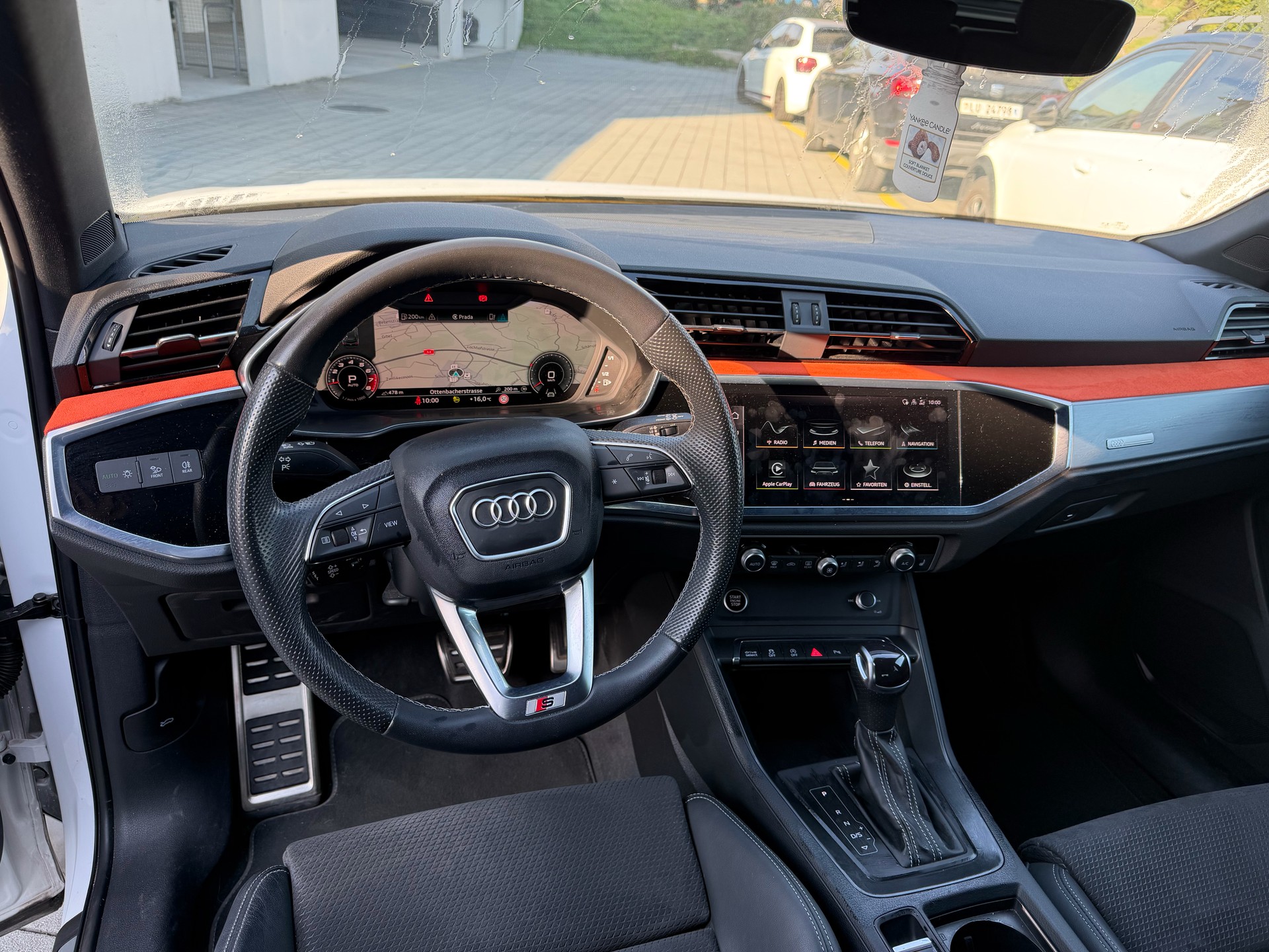 AUDI 1.5 35 TFSI S line Attraction S-Tronic-image-1