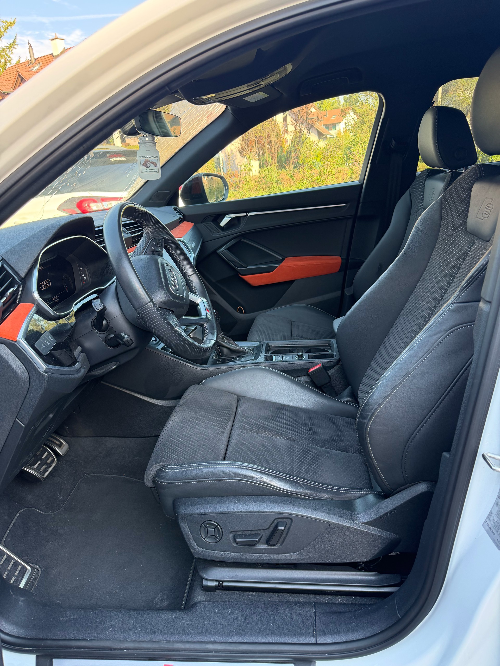 AUDI 1.5 35 TFSI S line Attraction S-Tronic-image-2