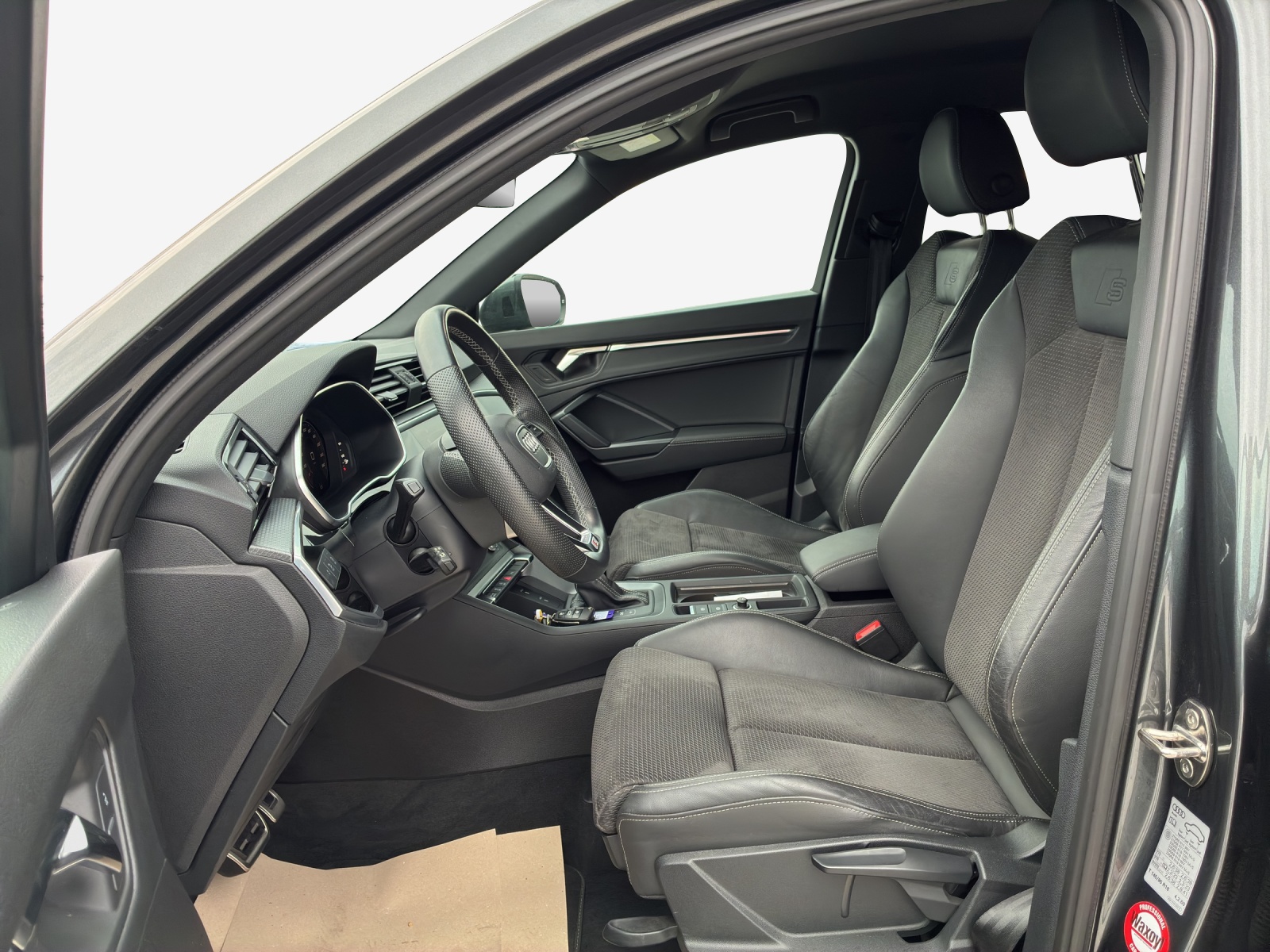 AUDI Q3 35 TFSI S line Attraction S-tronic-image-7